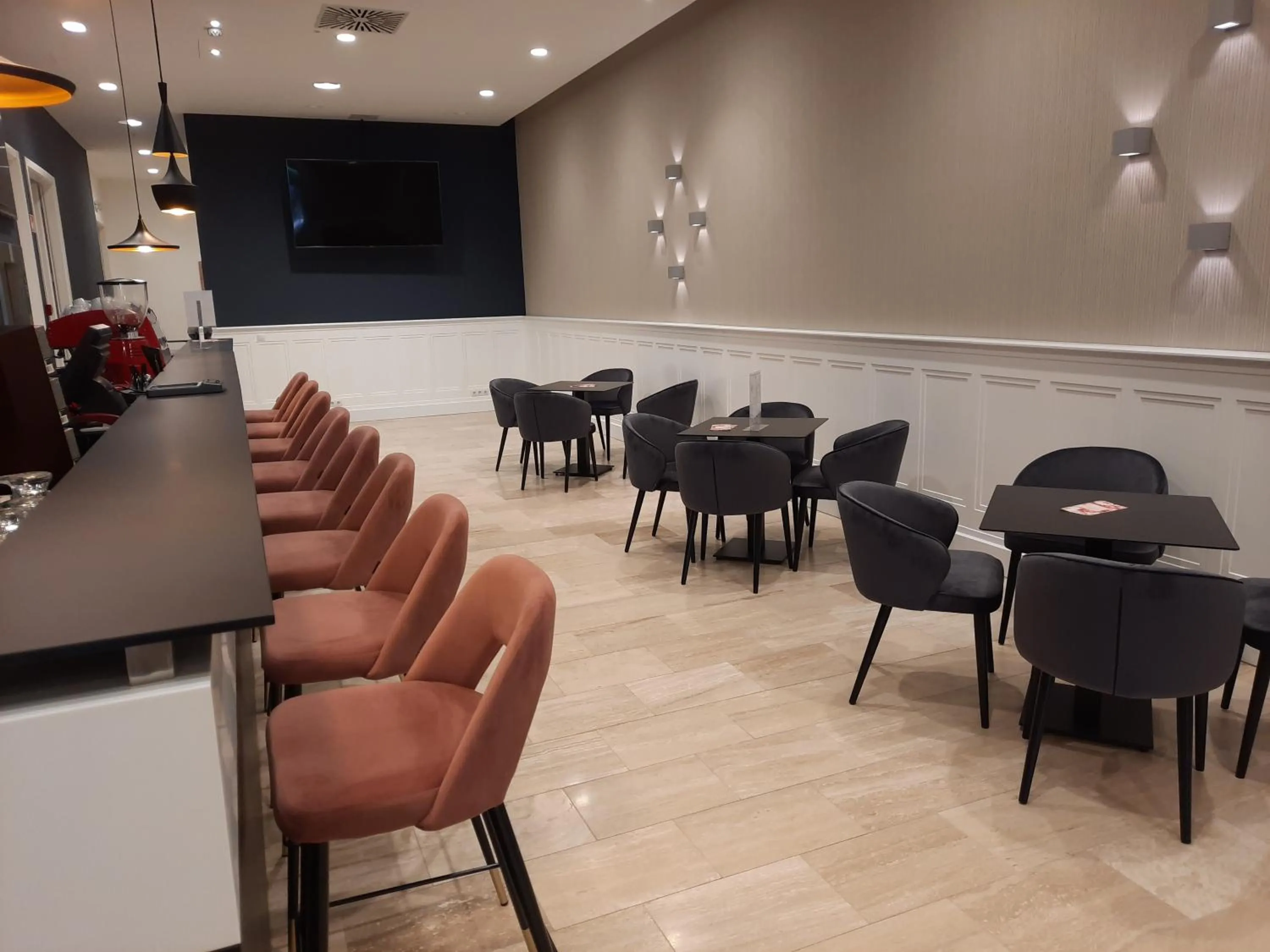 Lounge or bar in D50 Hotel