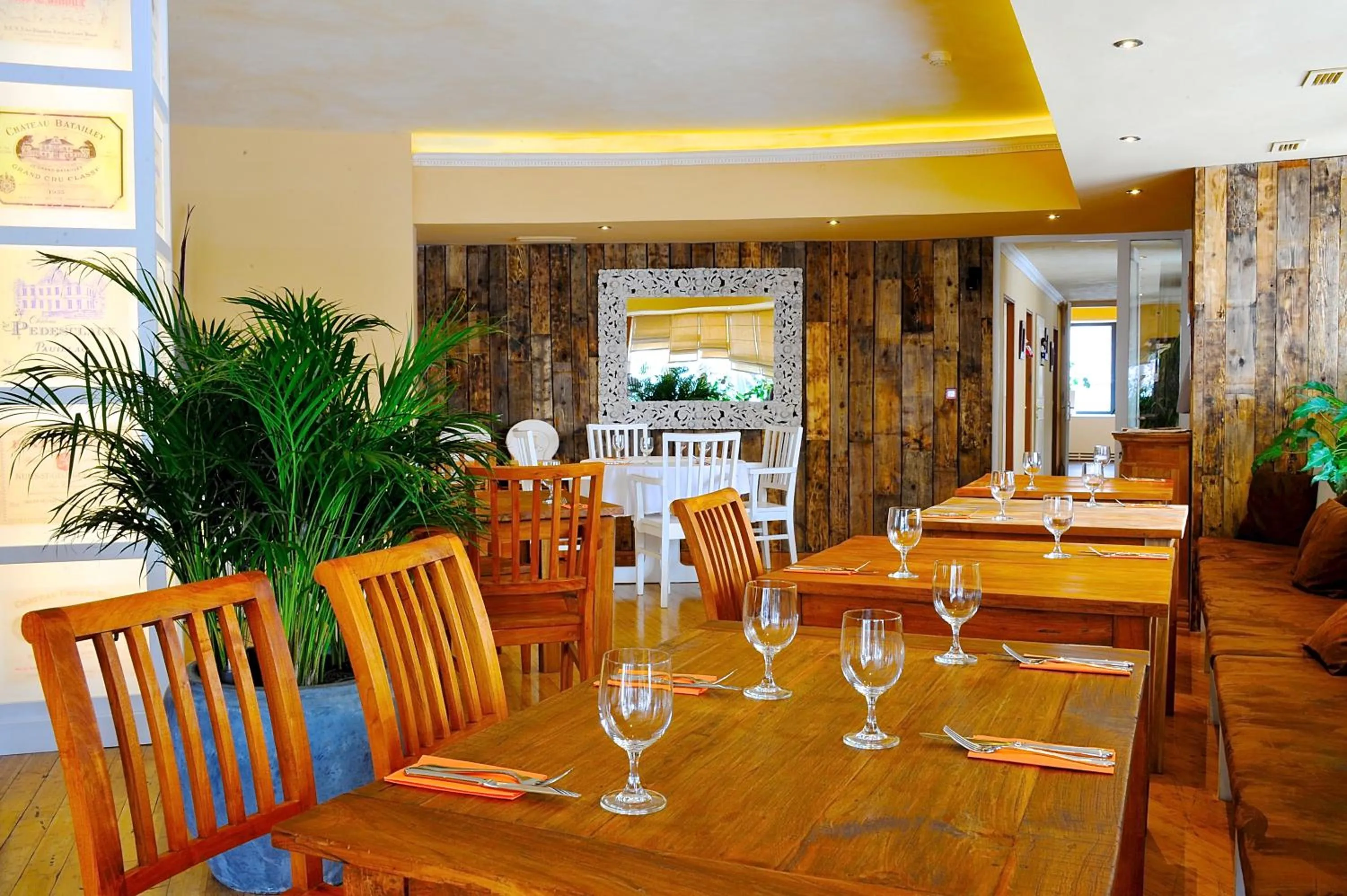 Restaurant/places to eat in Villa St. Tropez