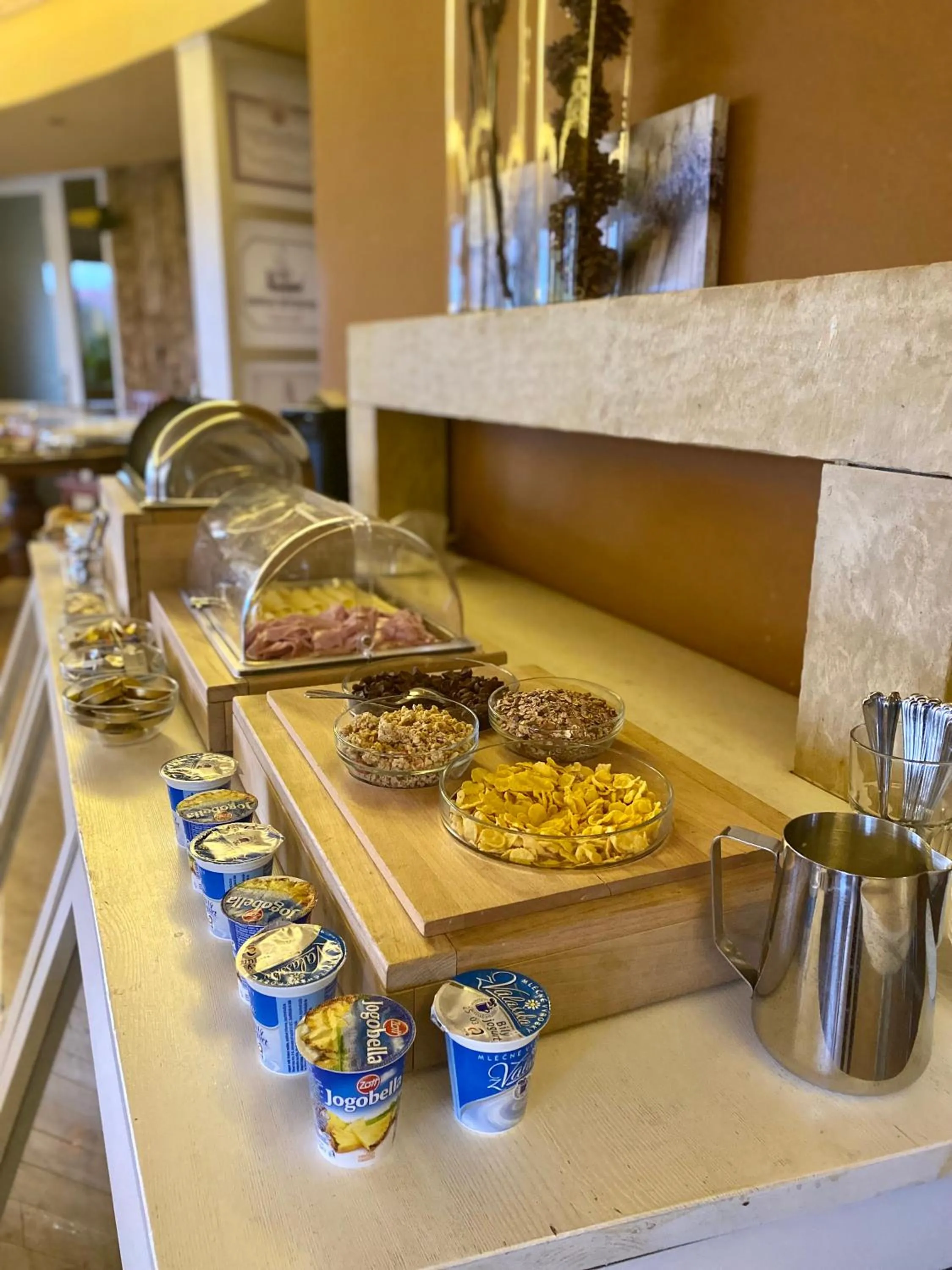 Buffet breakfast in Villa St. Tropez