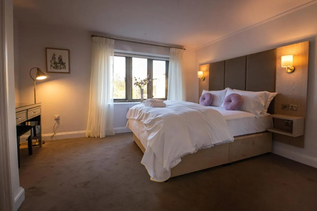 Bedroom, Bed in The Pear Tree