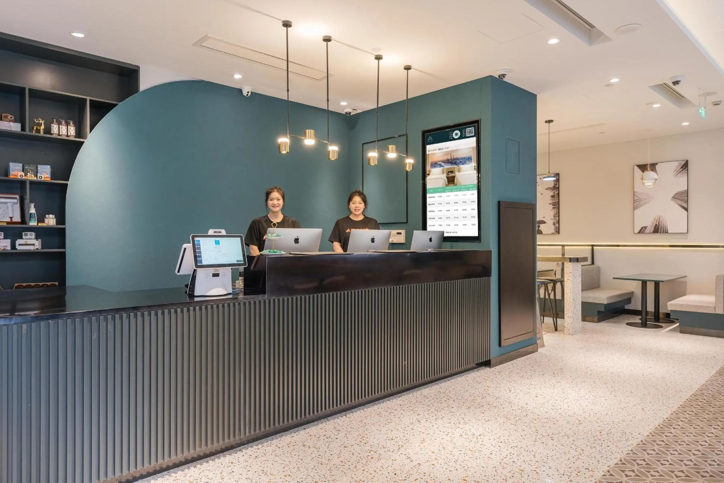 Lobby or reception in Atour X Shanghai Jing'an Temple
