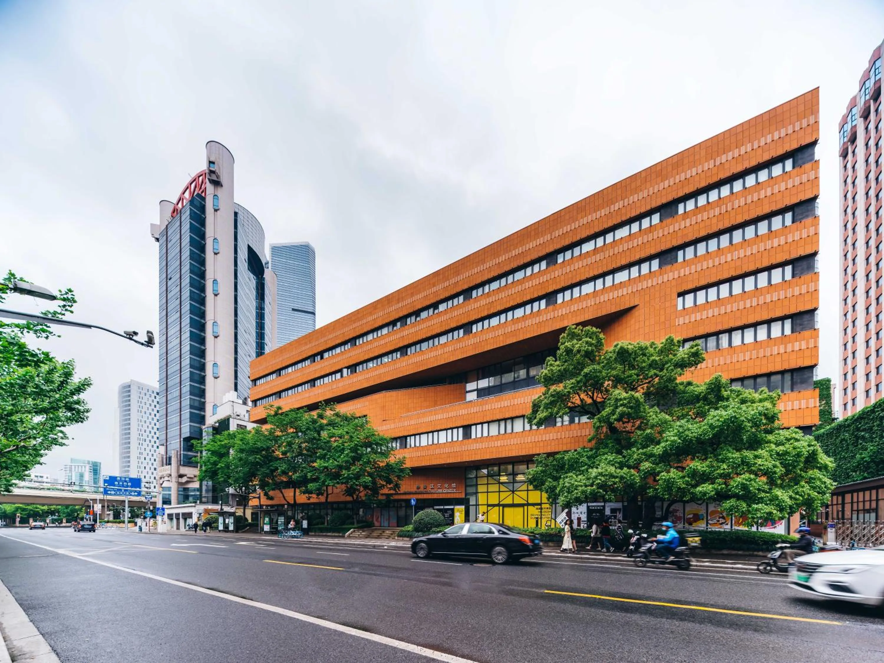 Street view in Atour X Shanghai Jing'an Temple