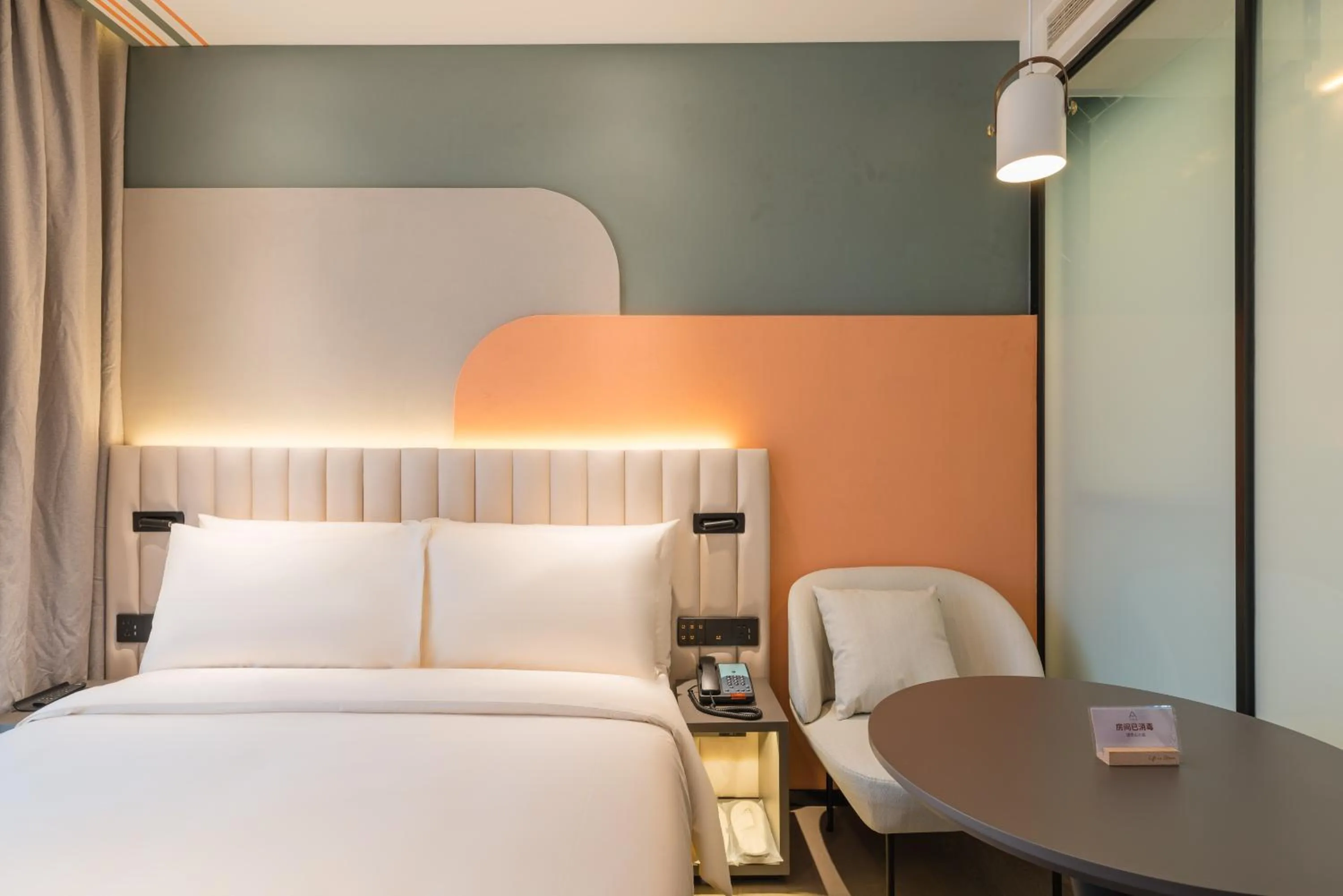 Photo of the whole room, Bed in Atour X Shanghai Jing'an Temple