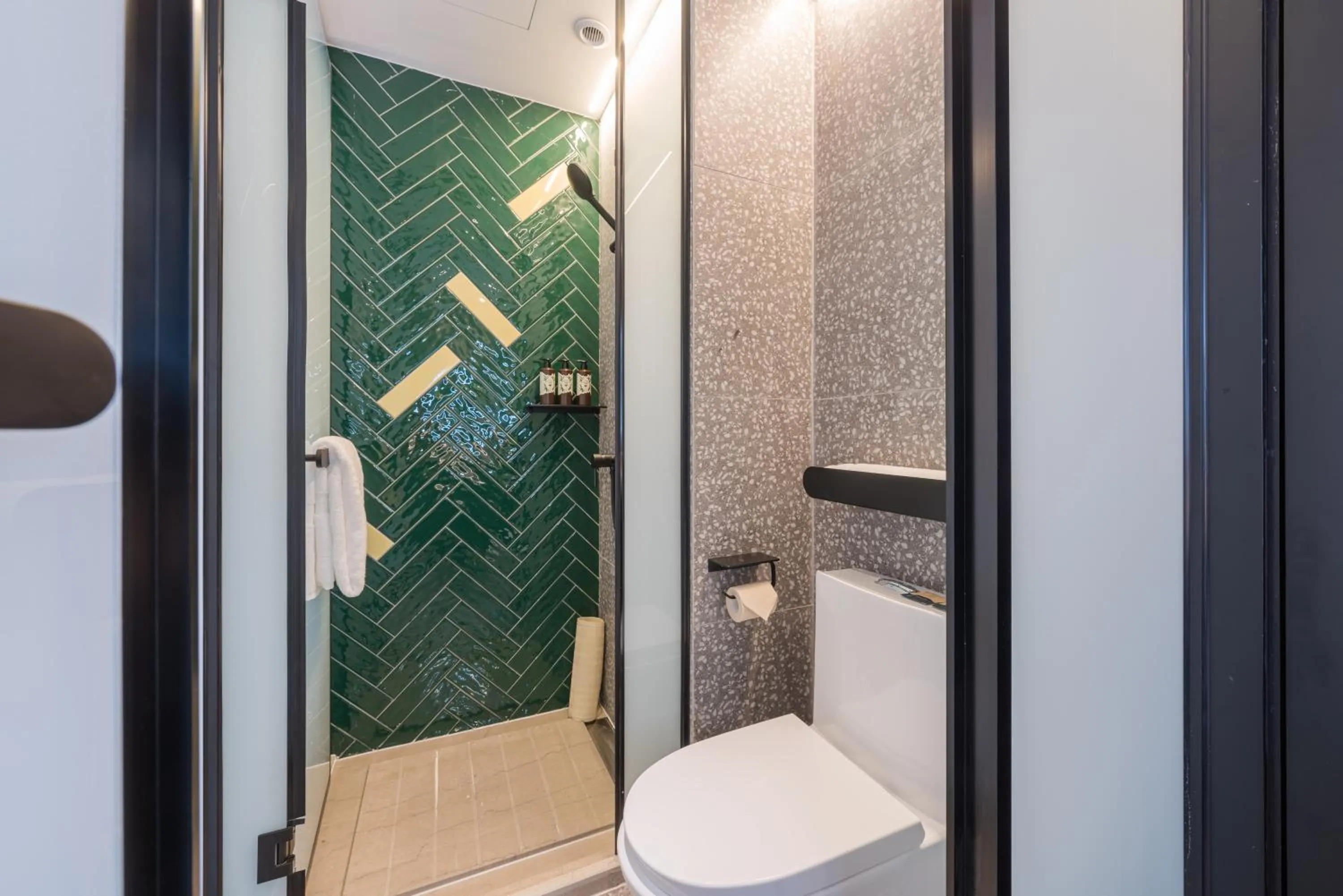 Toilet in Atour X Shanghai Jing'an Temple