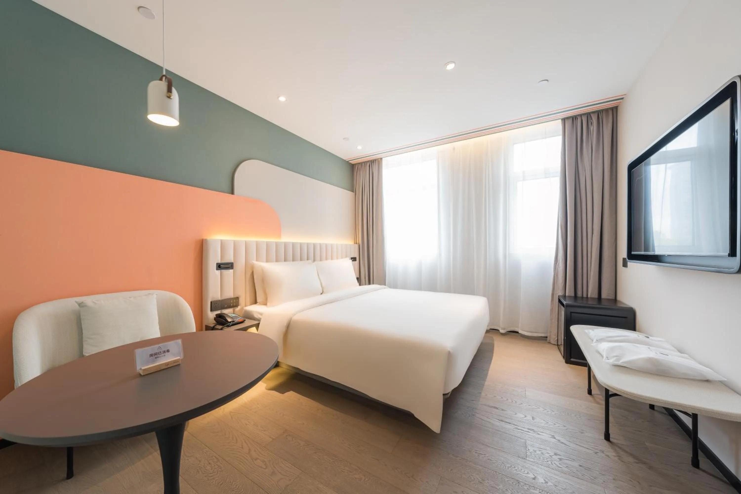 Photo of the whole room, Bed in Atour X Shanghai Jing'an Temple