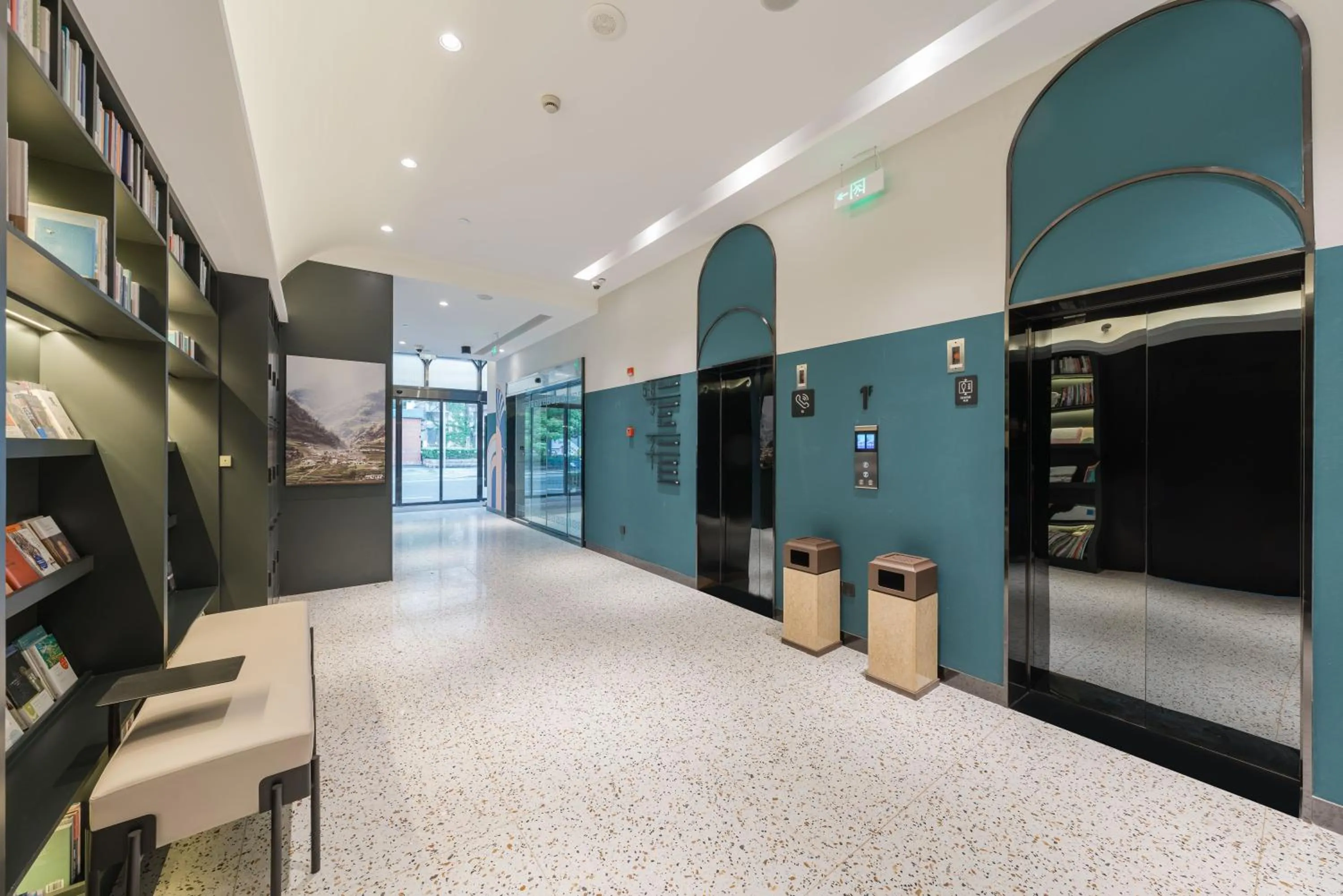 Lobby or reception in Atour X Shanghai Jing'an Temple