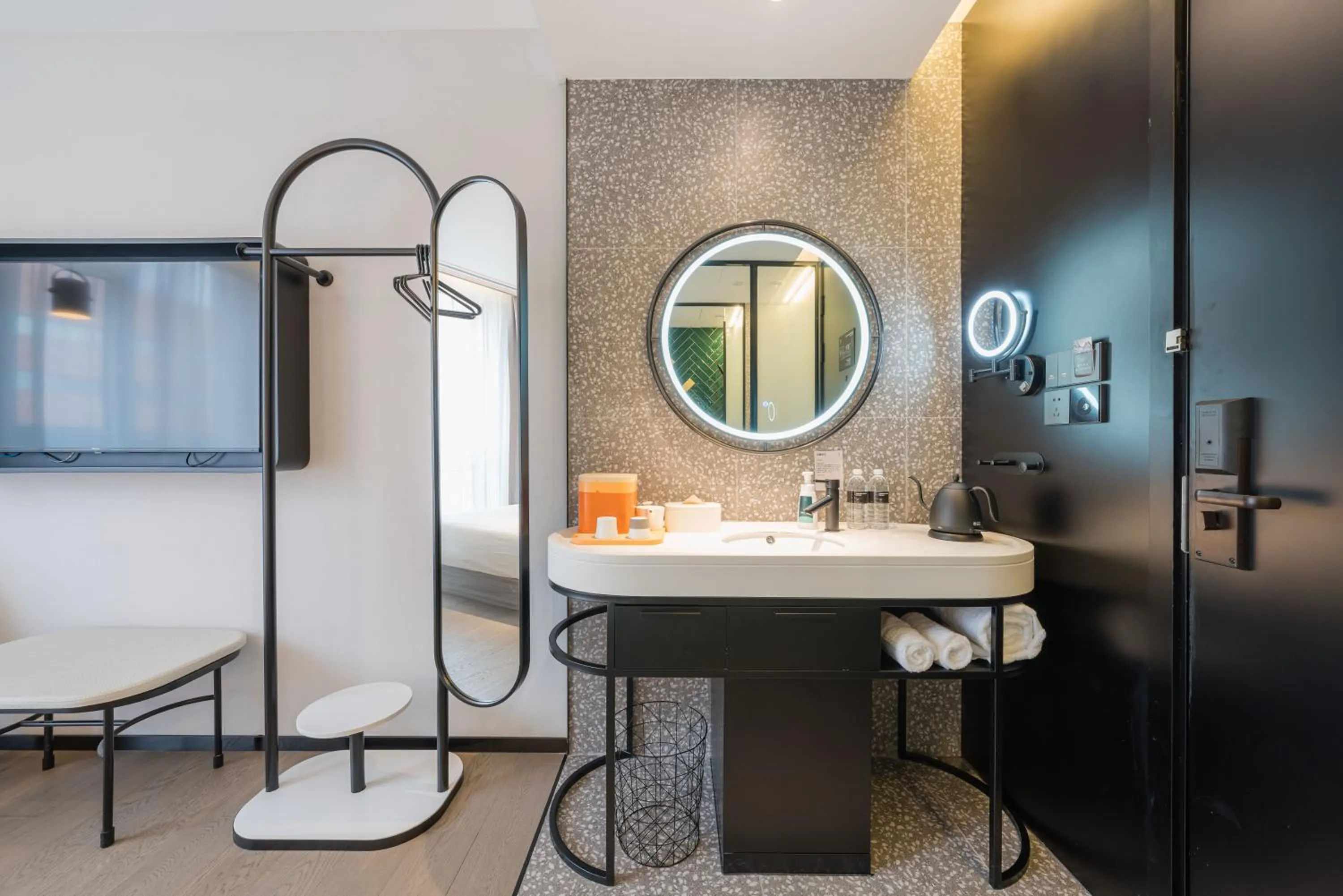 Property building in Atour X Shanghai Jing'an Temple