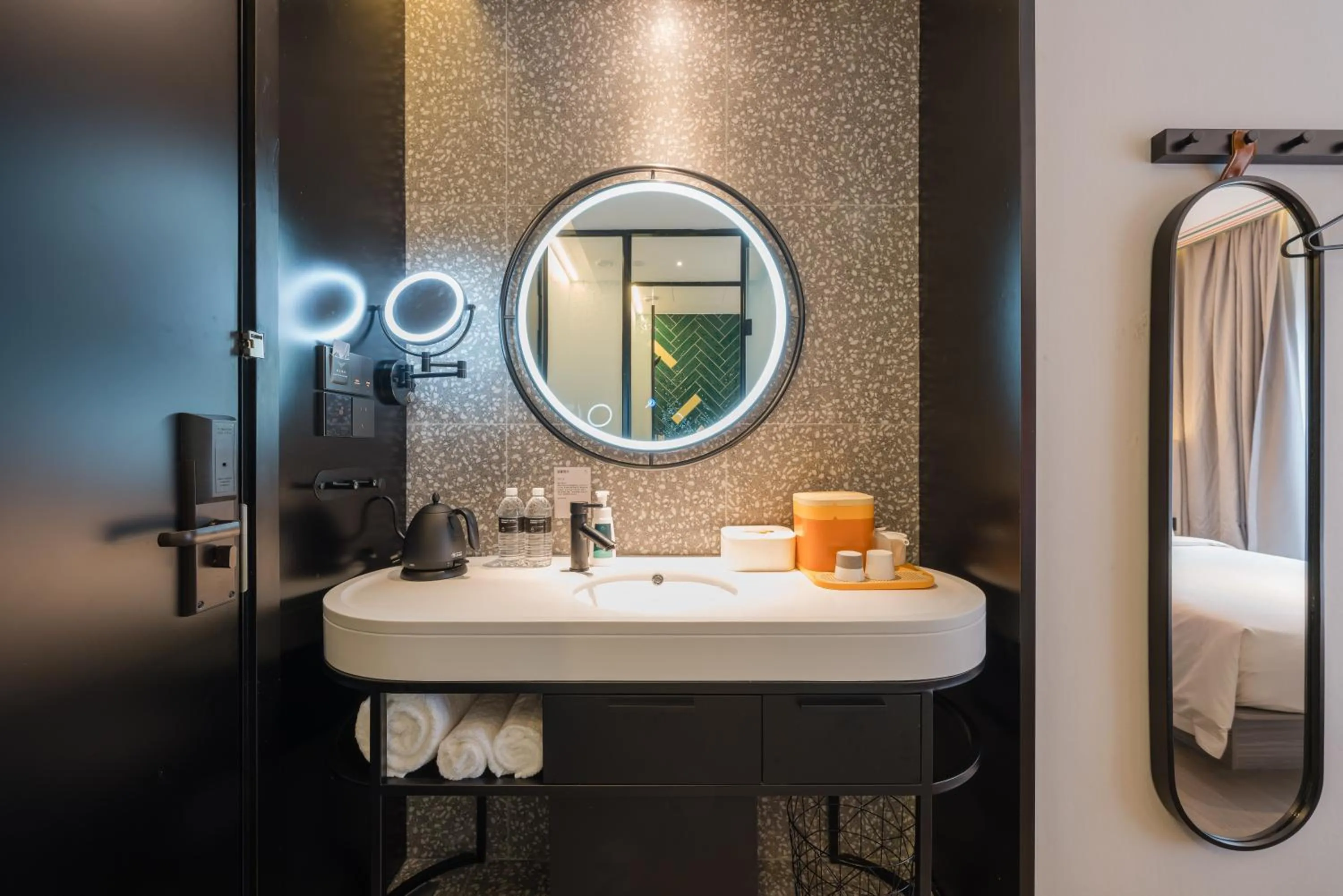 Property building in Atour X Shanghai Jing'an Temple