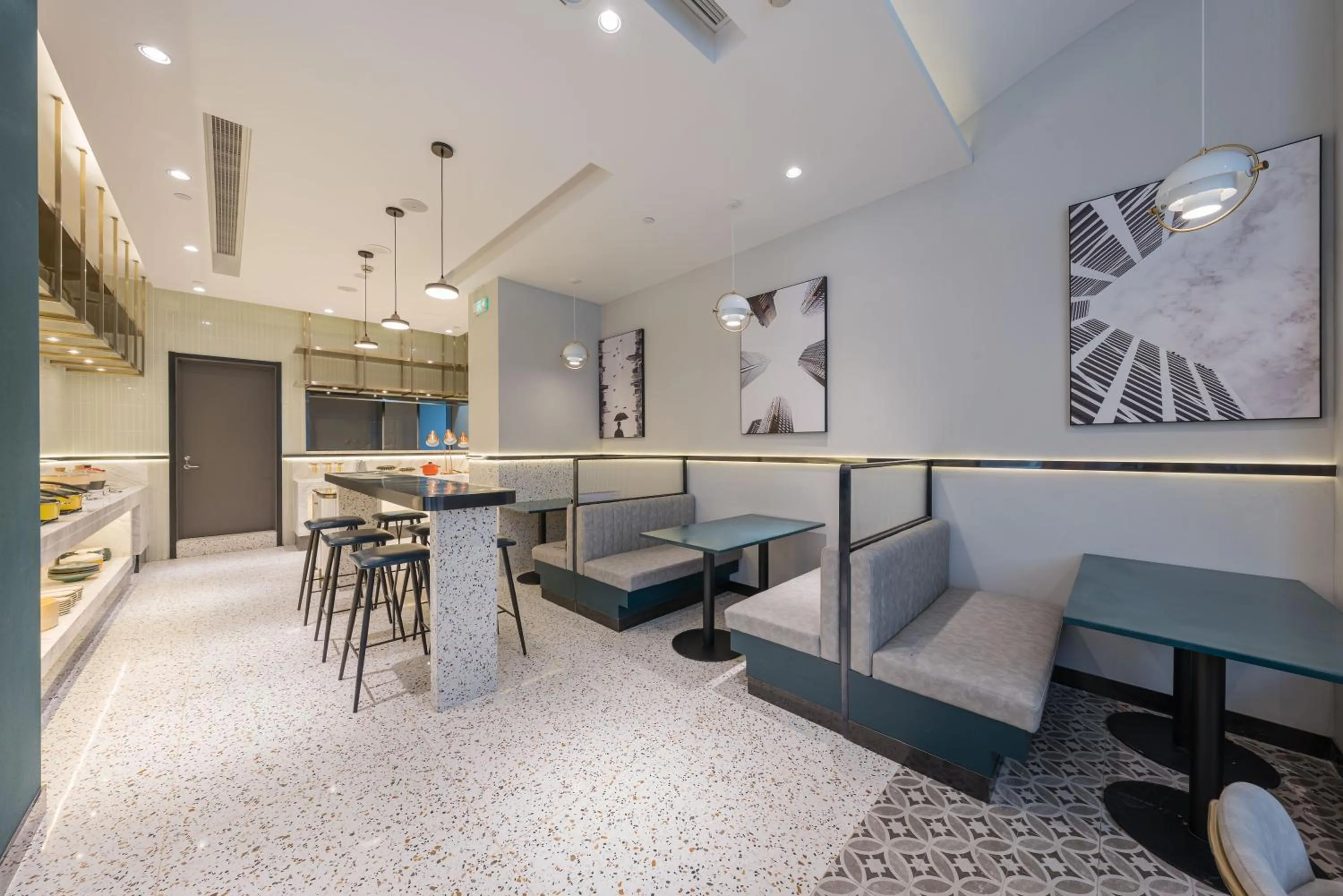 Dining area in Atour X Shanghai Jing'an Temple