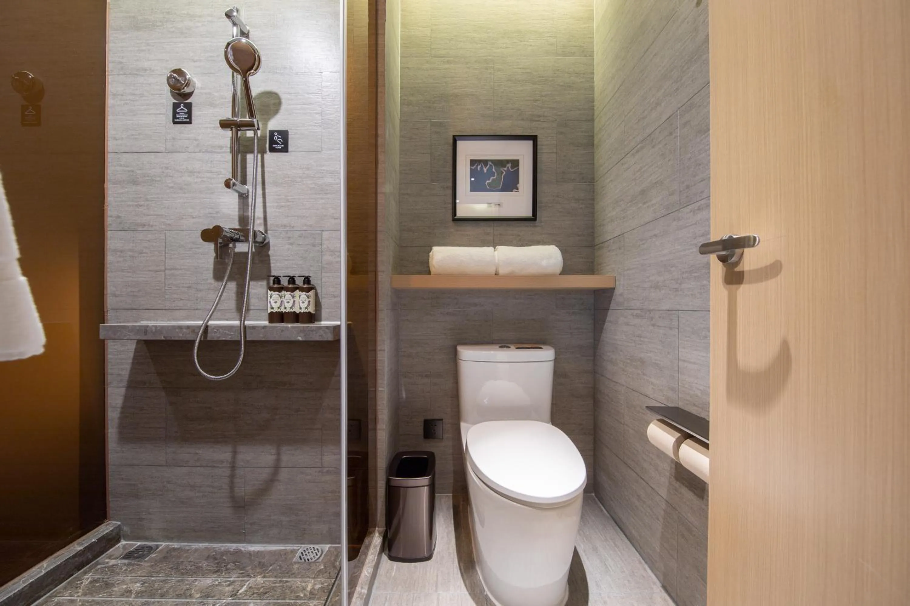 Shower in Atour Hotel Nanchang Aixi Lake