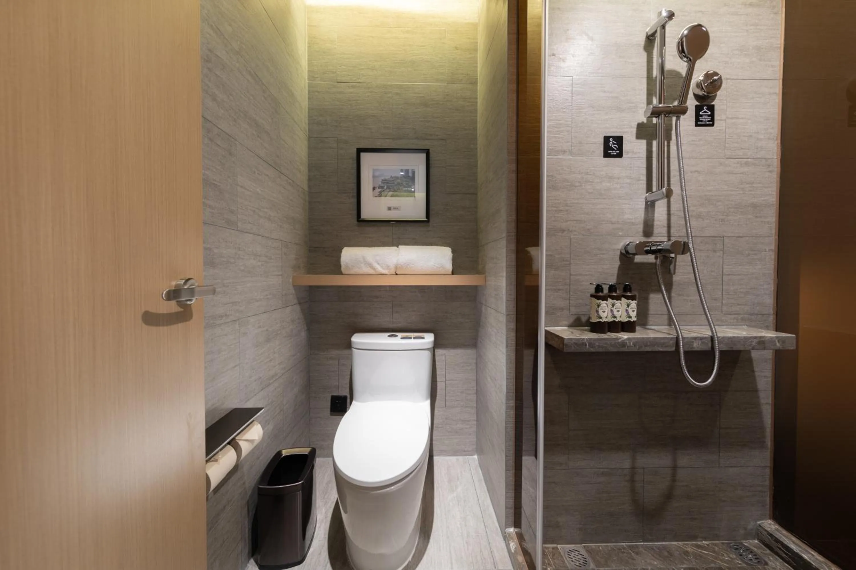 Shower in Atour Hotel Nanchang Aixi Lake