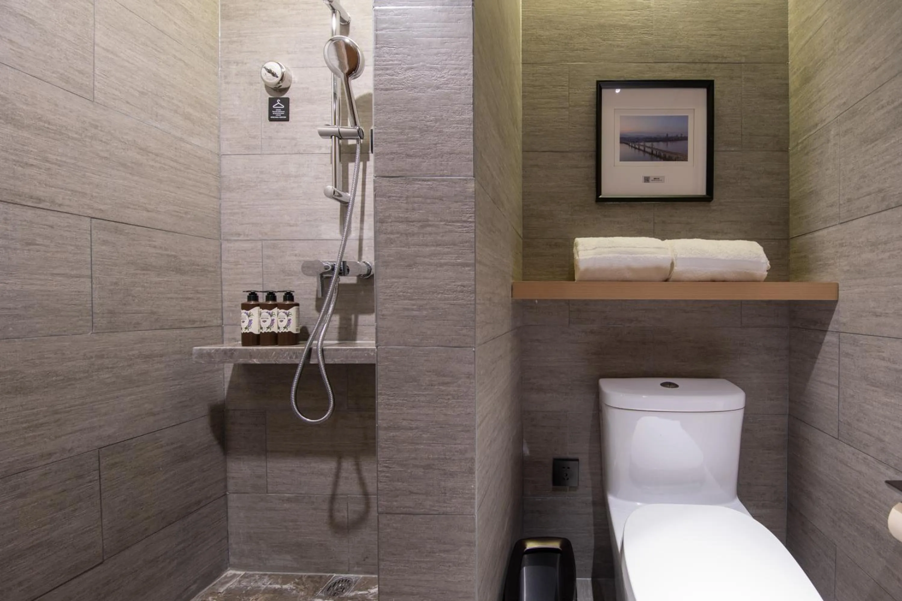 Shower in Atour Hotel Nanchang Aixi Lake