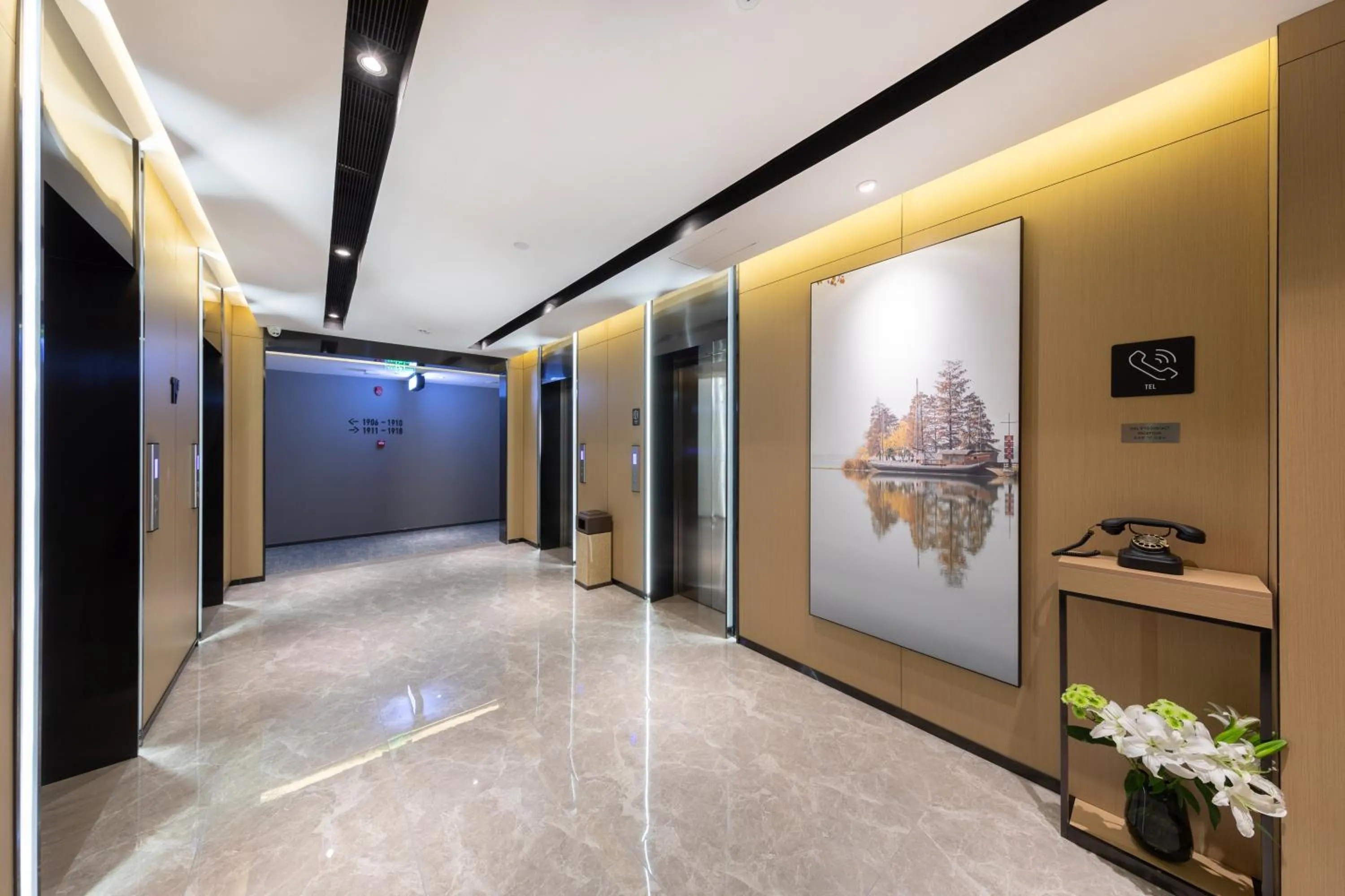elevator in Atour Hotel Wuhan Jinyin Lake