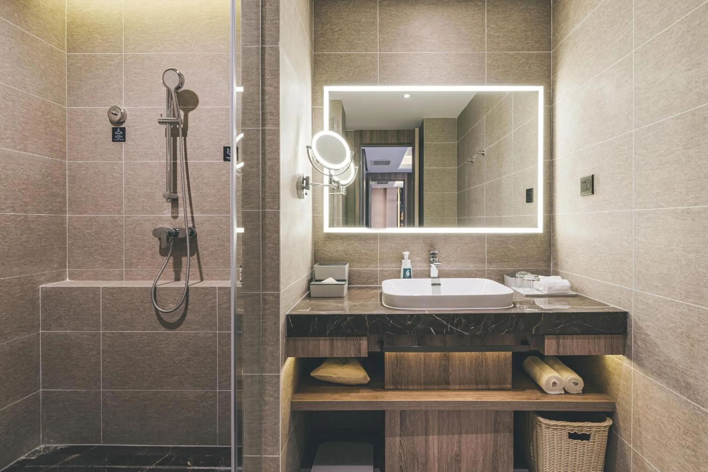 Shower in Atour Hotel Chongqiang Jiangbei Airport