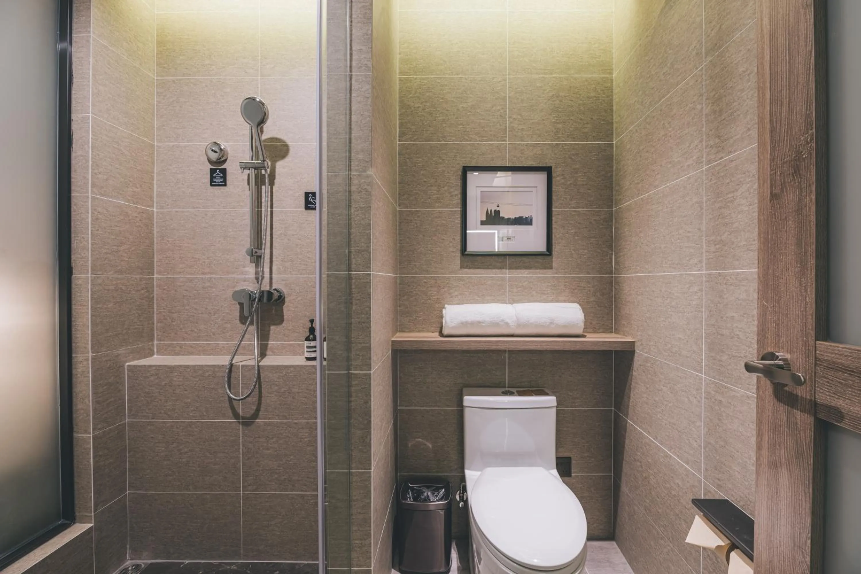 Shower in Atour Hotel Chongqiang Jiangbei Airport