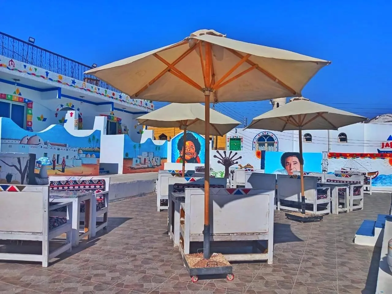 Restaurant/places to eat in Nubian Kulih house