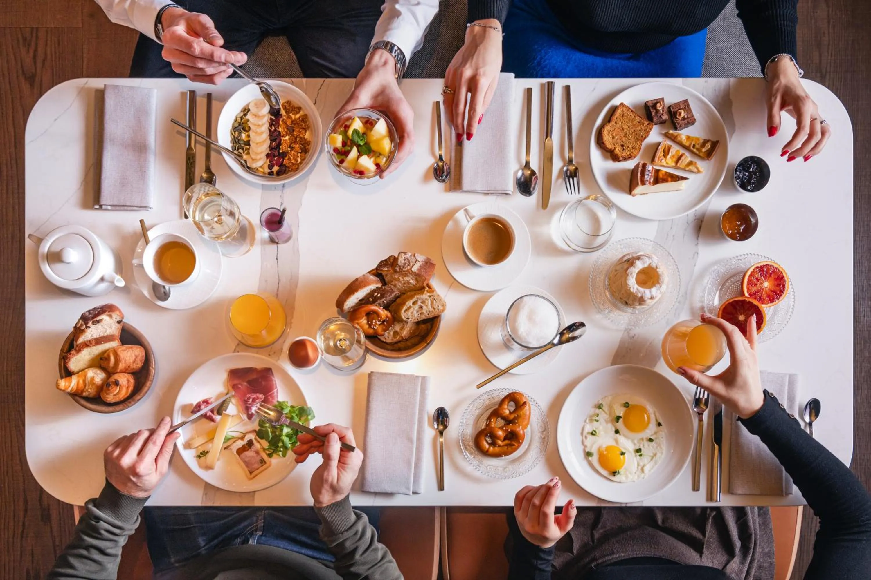 Breakfast in Hôtel LÉONOR the place to live