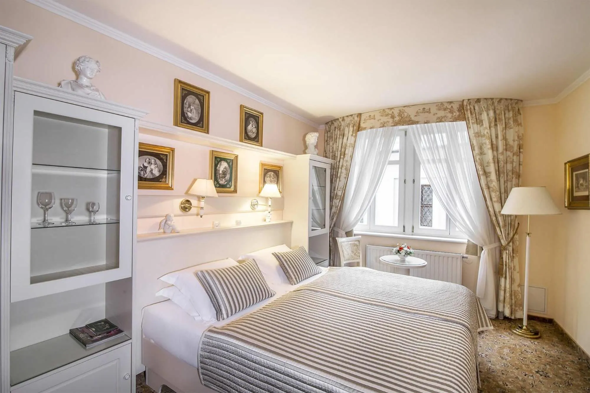 Bed in Karlsbad Grande Madonna