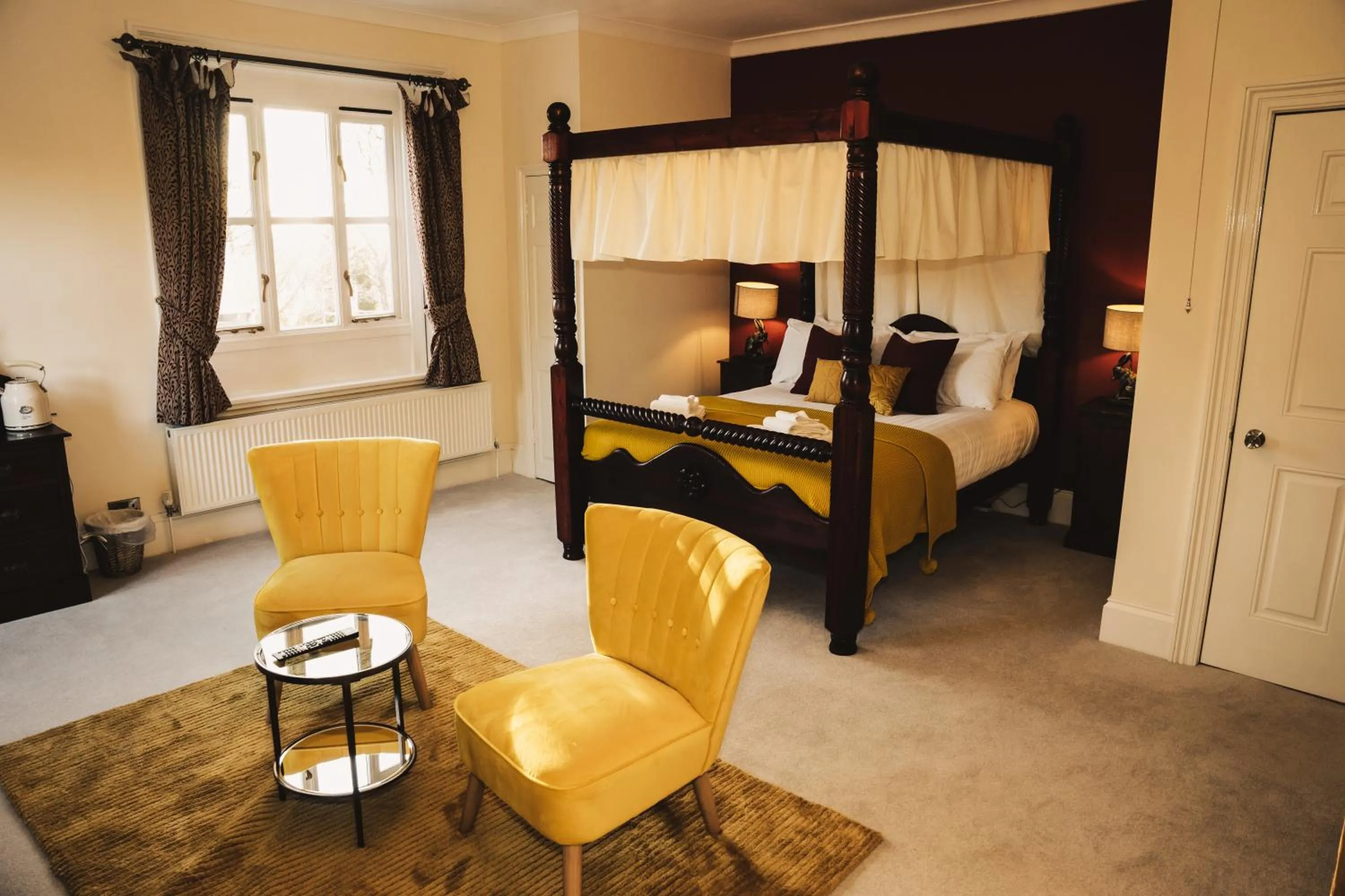 Photo of the whole room, Bed in The Swan Hotel