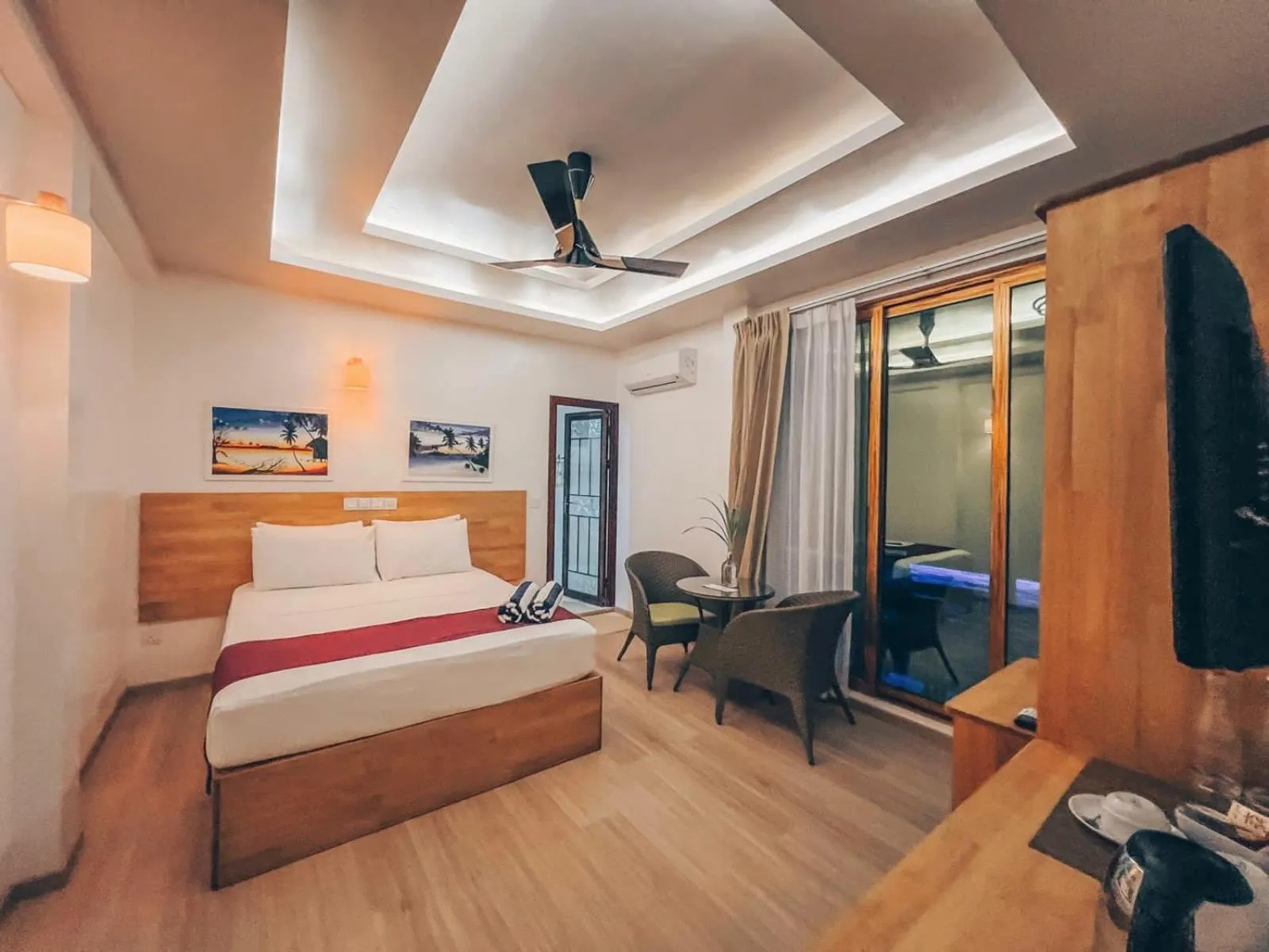 Photo of the whole room, Bed in Ocean Lilly Inn