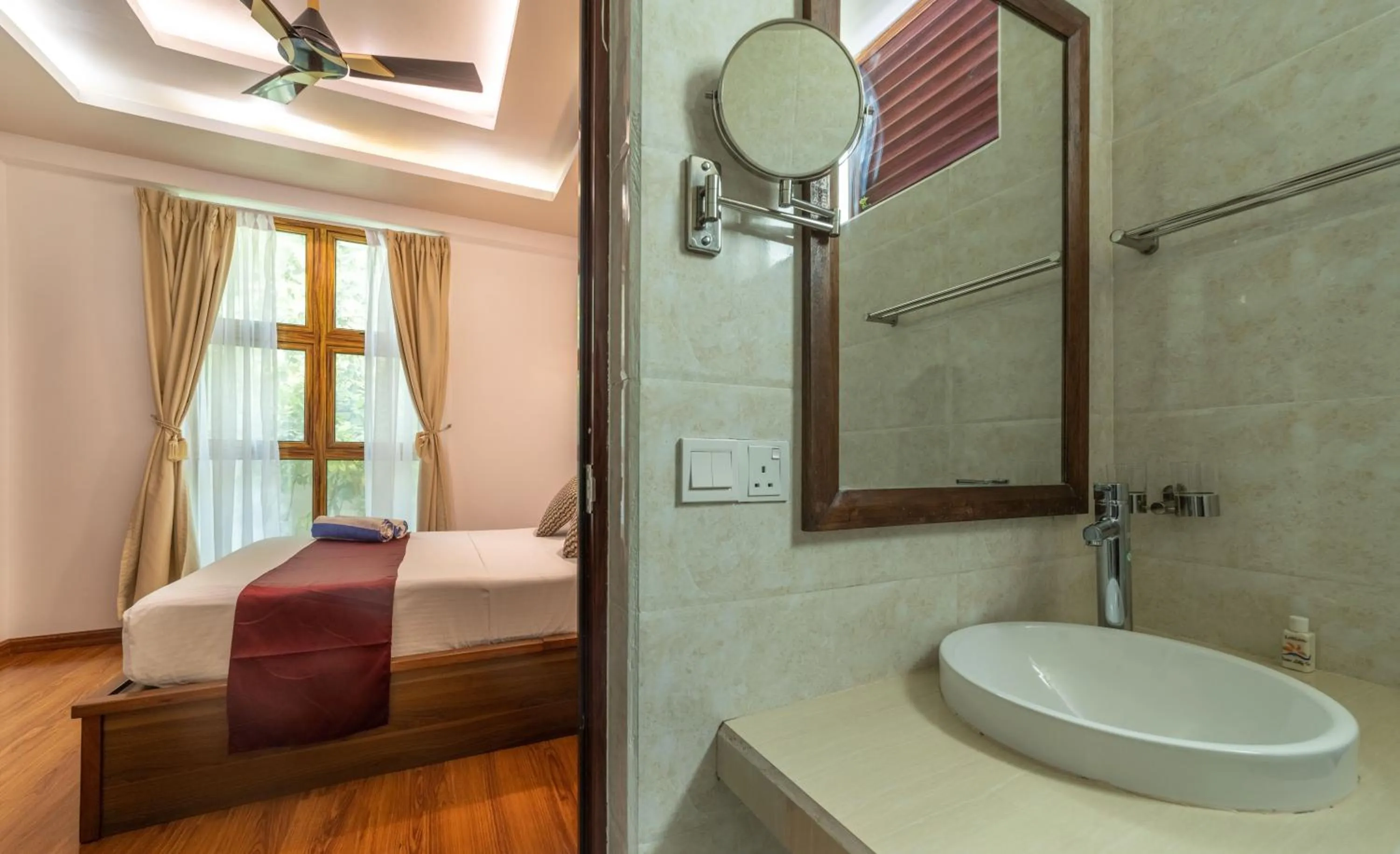 Toilet in Ocean Lilly Inn