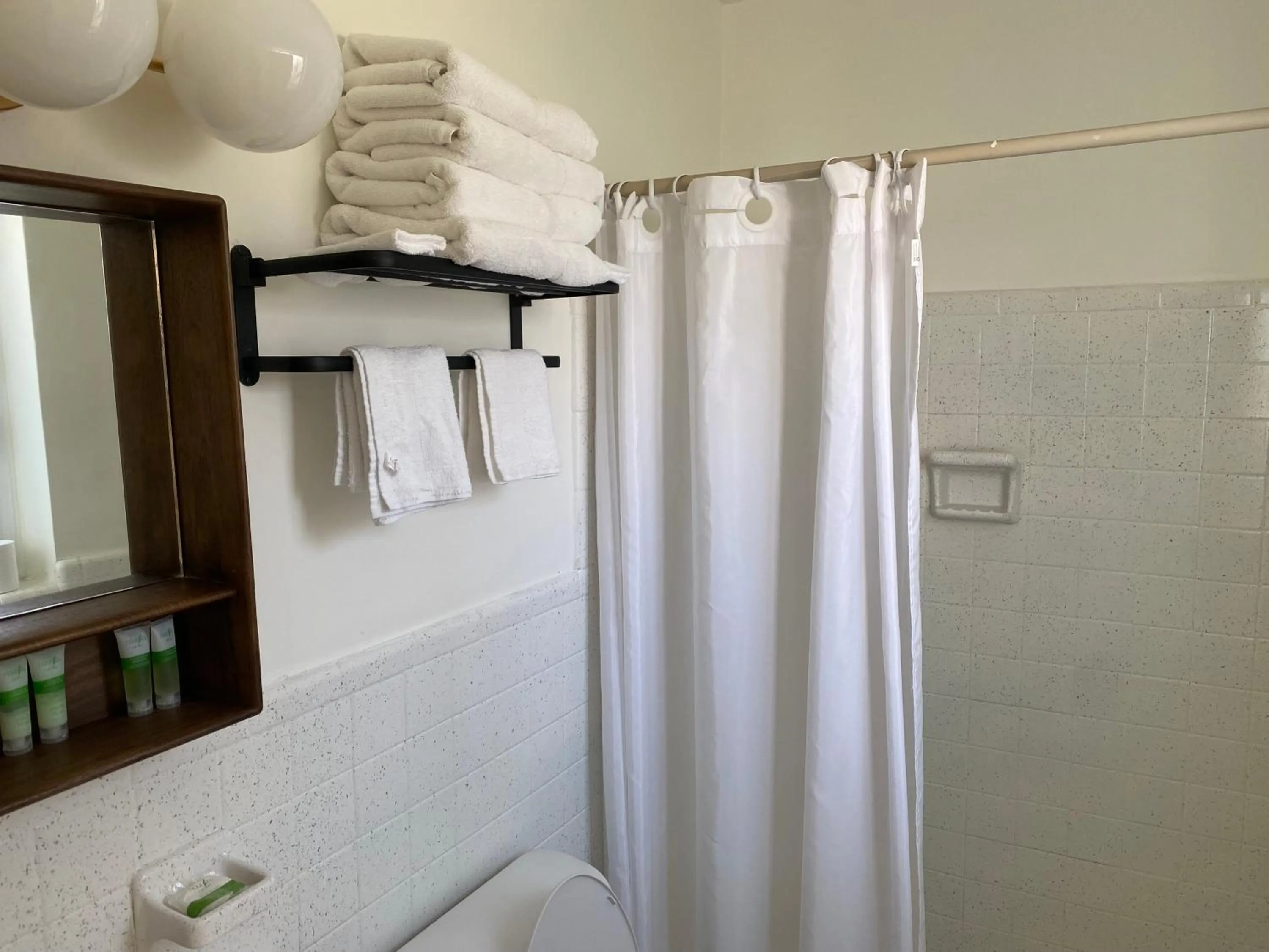 Bathroom in Tiana Beach Inn