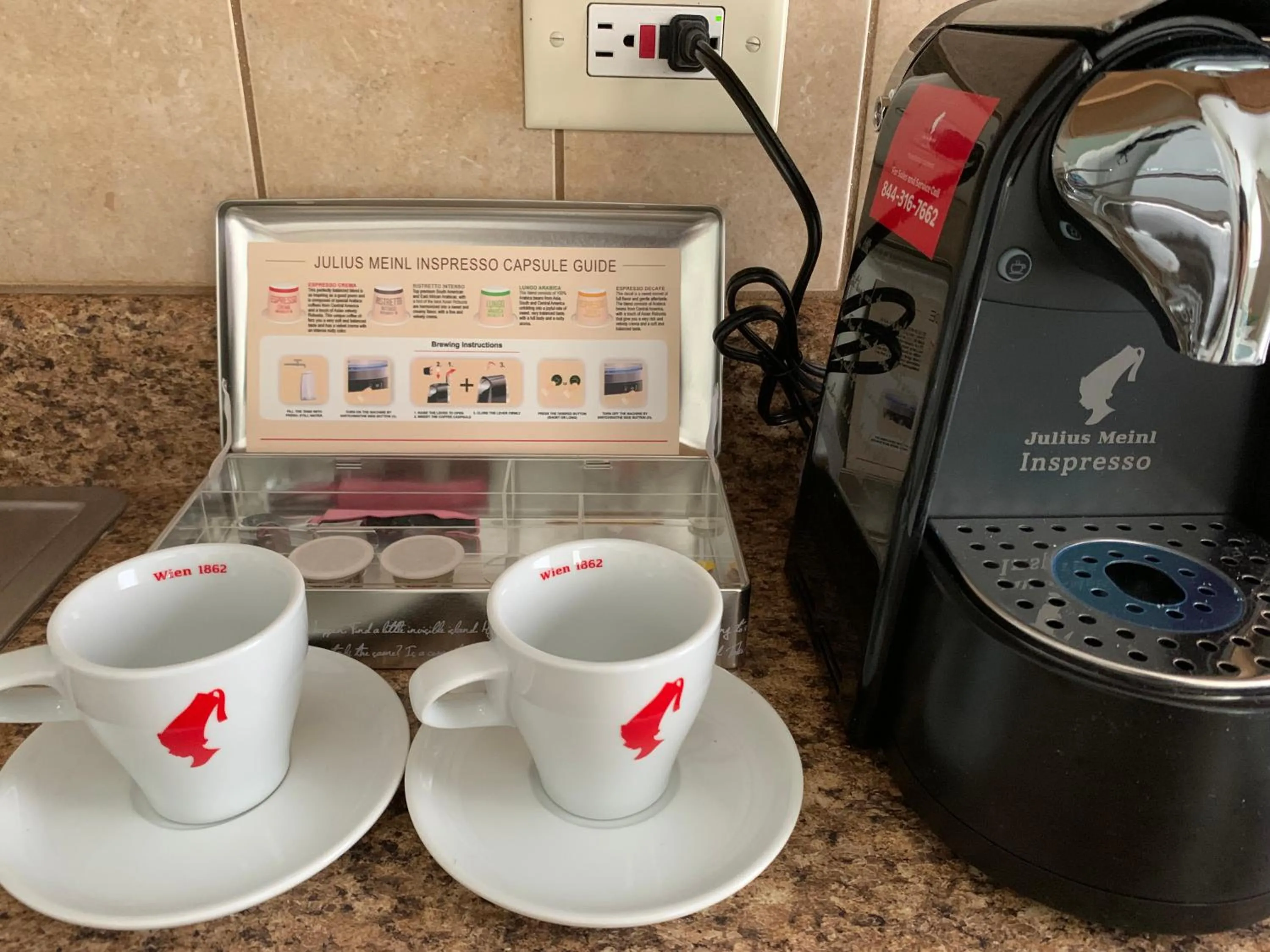 Coffee/tea facilities in Tiana Beach Inn