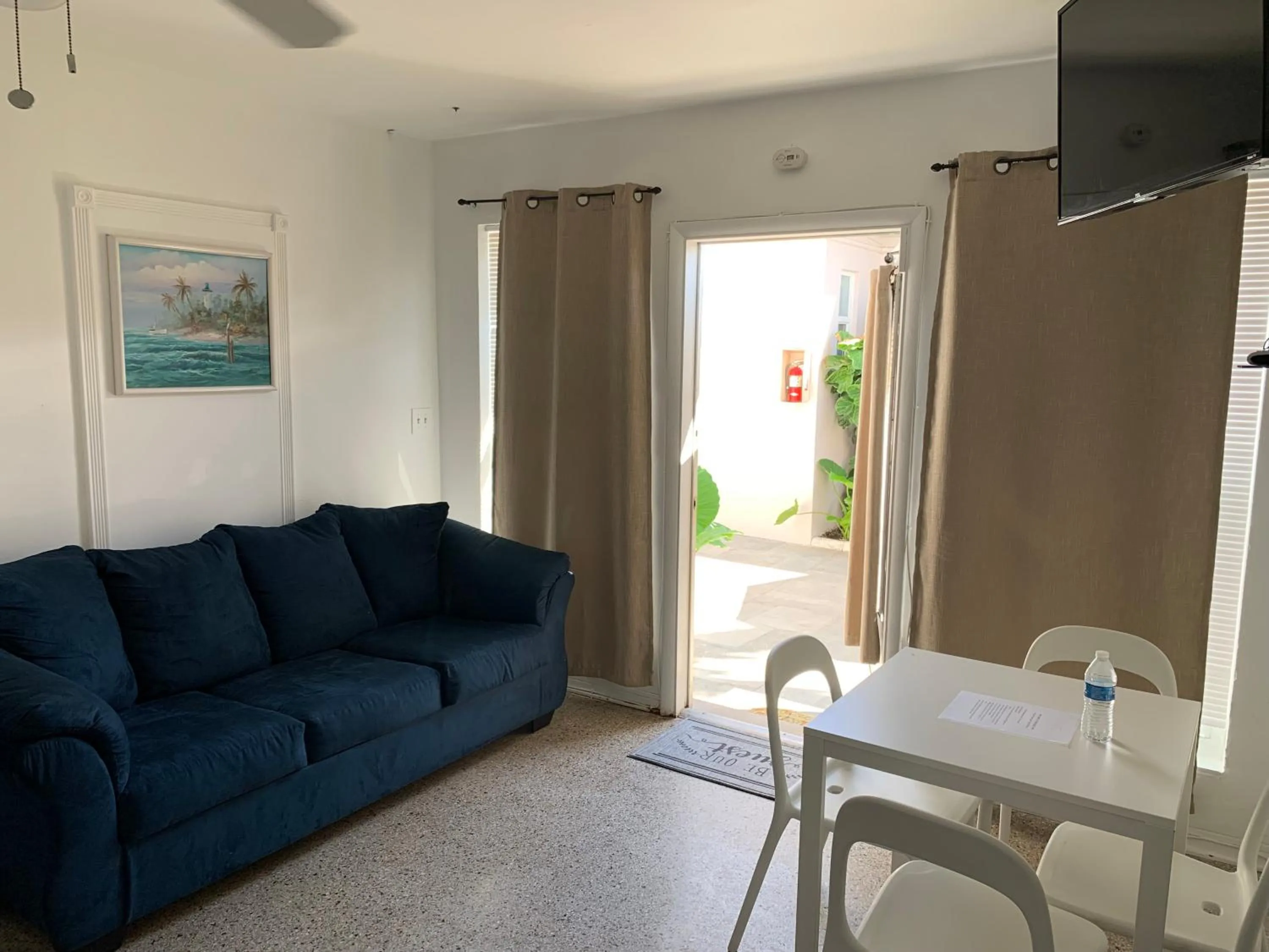 Seating area in Tiana Beach Inn