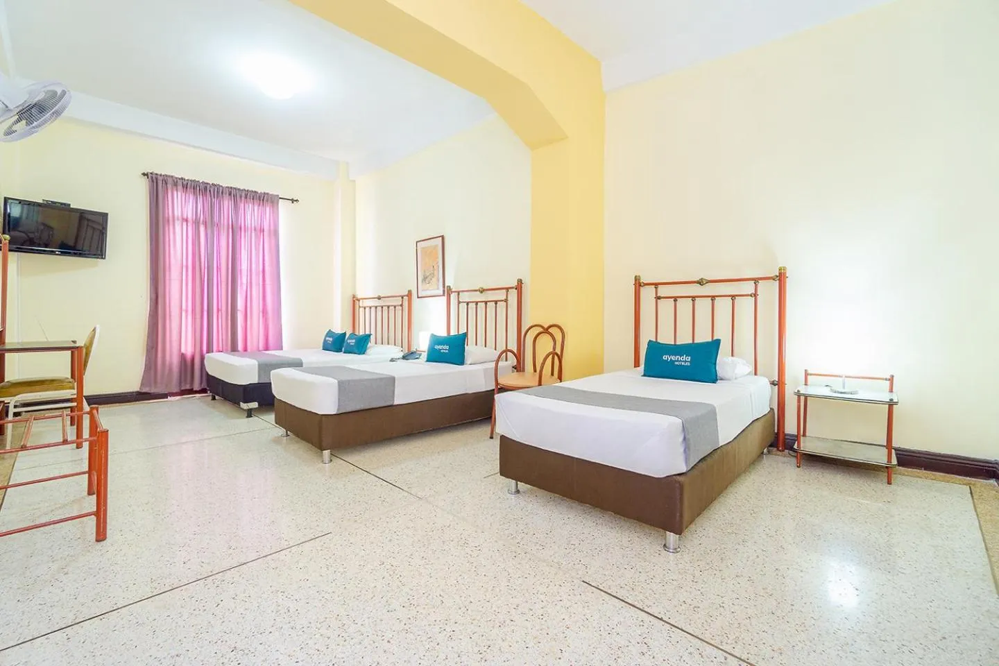 Photo of the whole room, Bed in Hotel Astoria Real