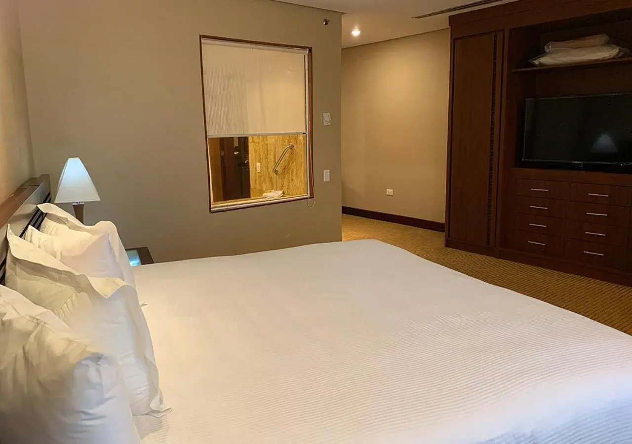 Standard King Room in Eurobuilding Hotel & Suites Guayana Standard King Room in Eurobuilding Hotel & Suites Guayana