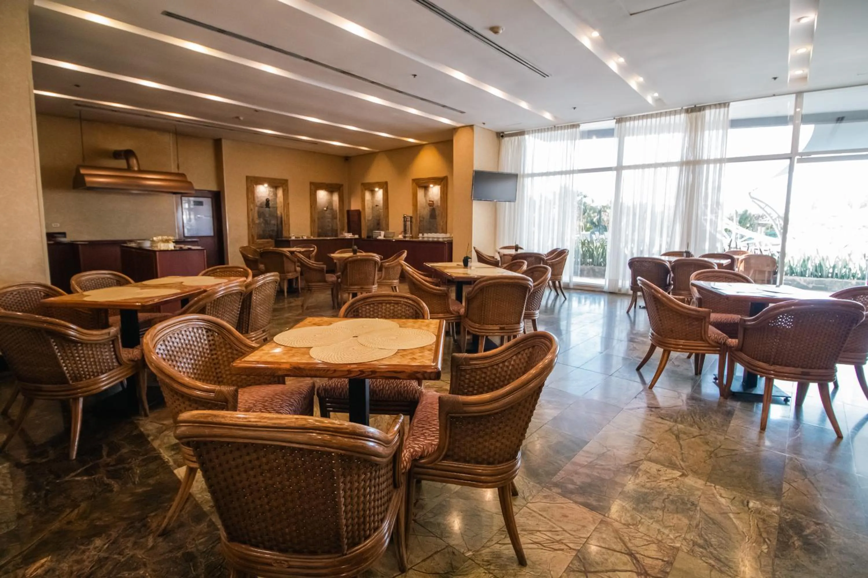 Restaurant/places to eat in Eurobuilding Hotel & Suites Guayana