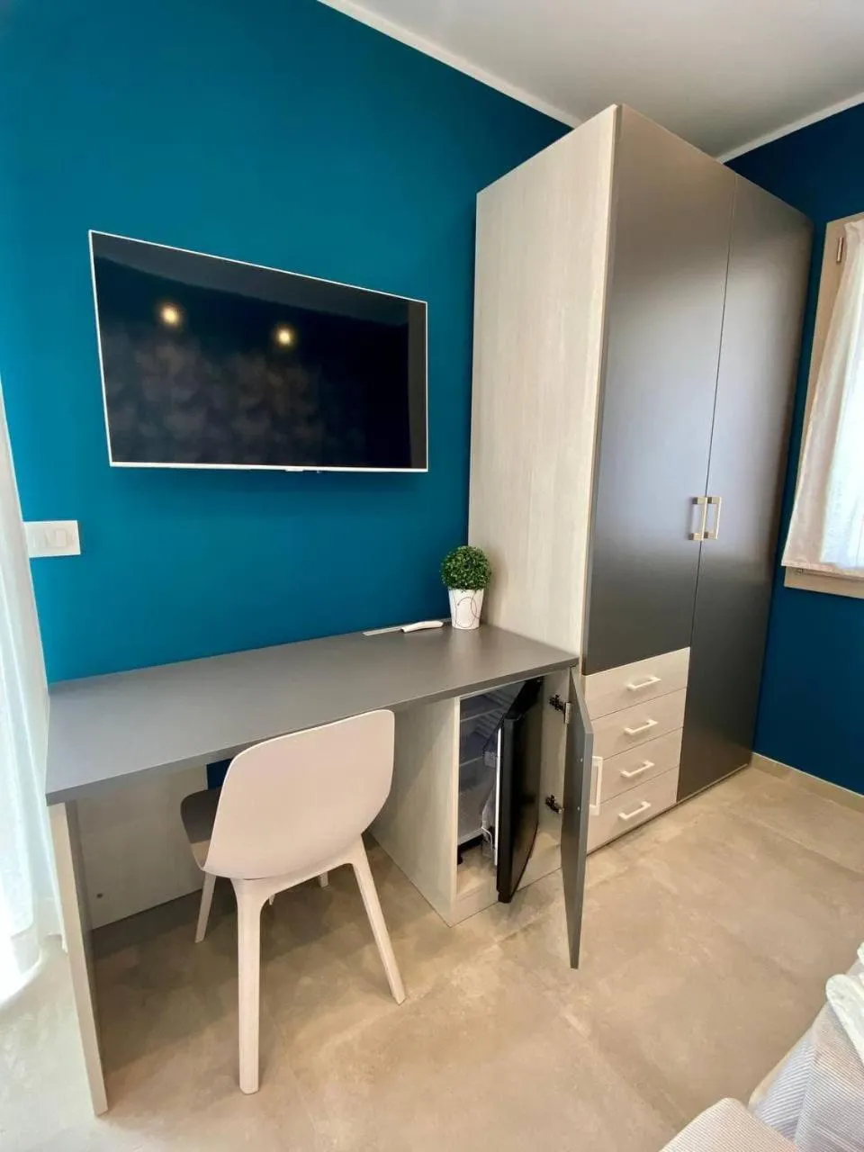 TV and multimedia in Floridida Rooms & Breakfast