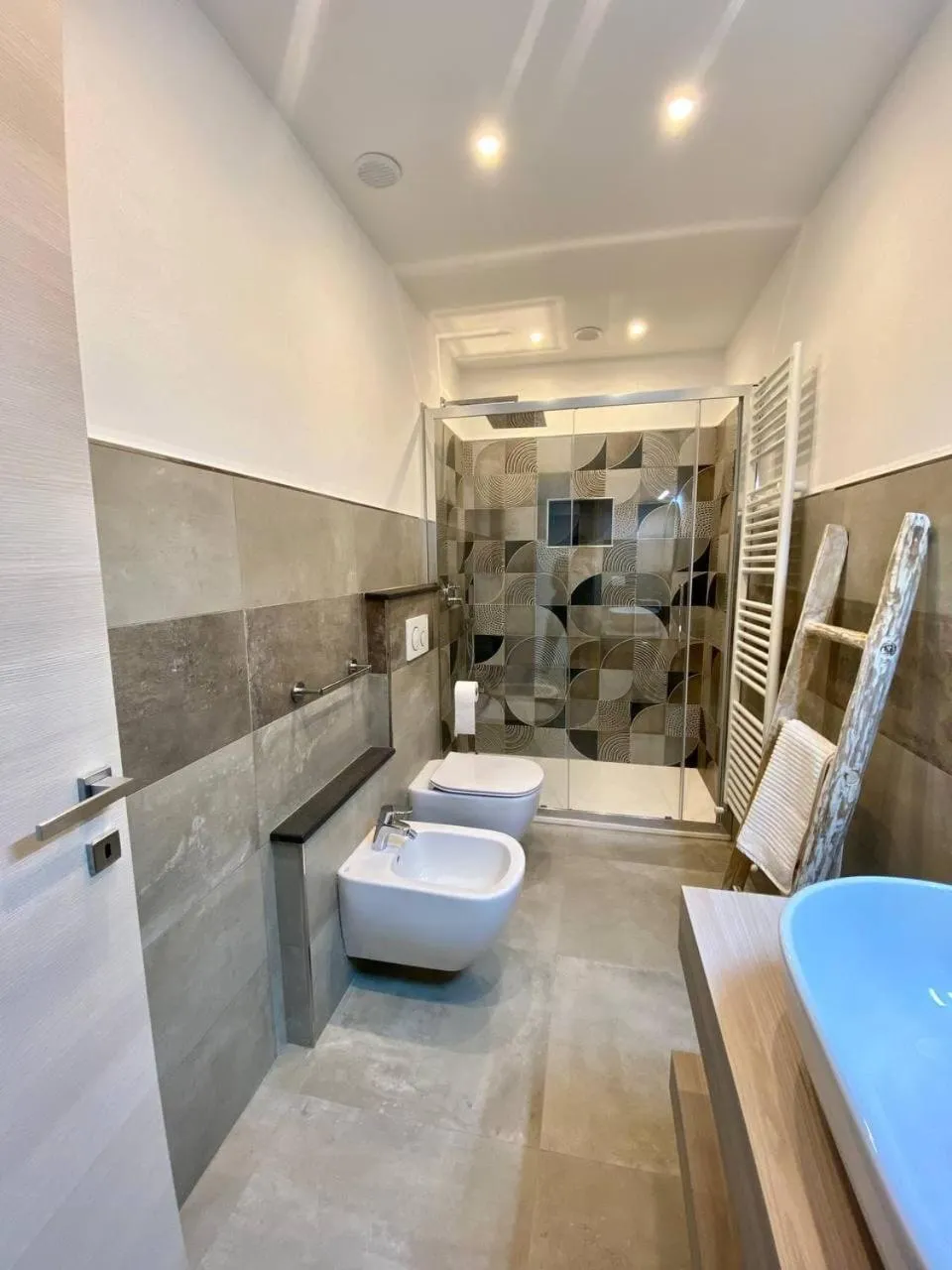 Bathroom in Floridida Rooms & Breakfast