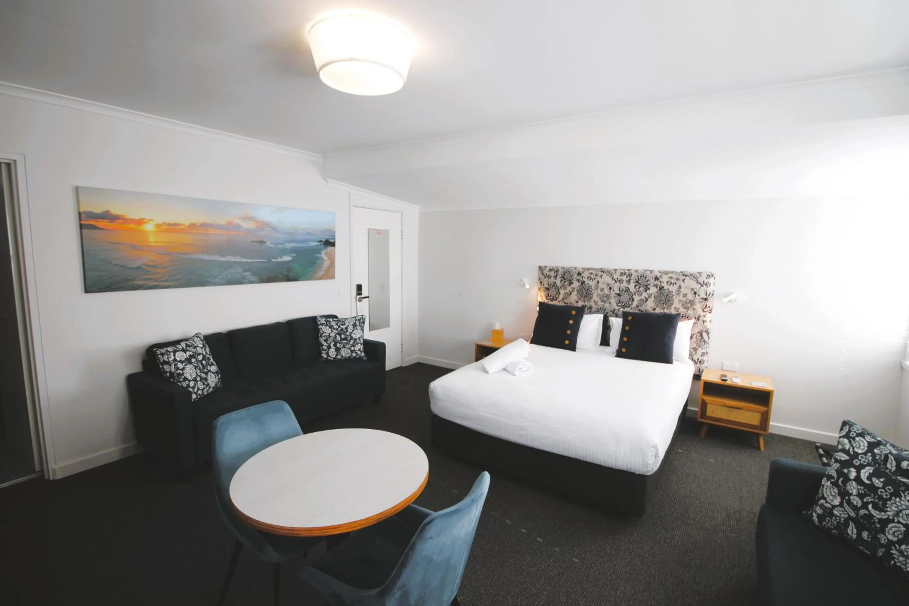 Bedroom, Bed in Batemans Bay Lodge