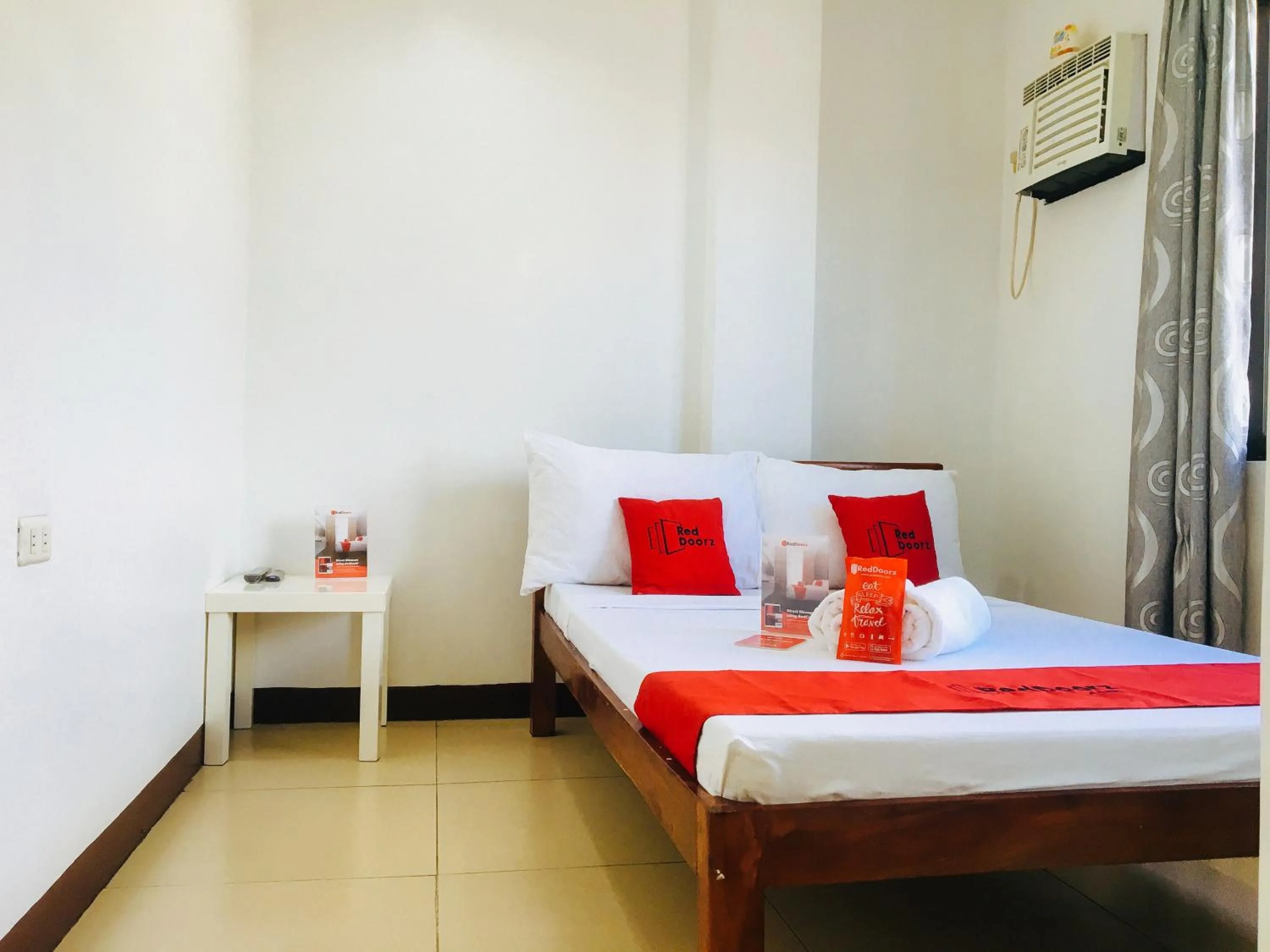 Bedroom, Bed in RedDoorz @ El Cuarto SRP Talisay