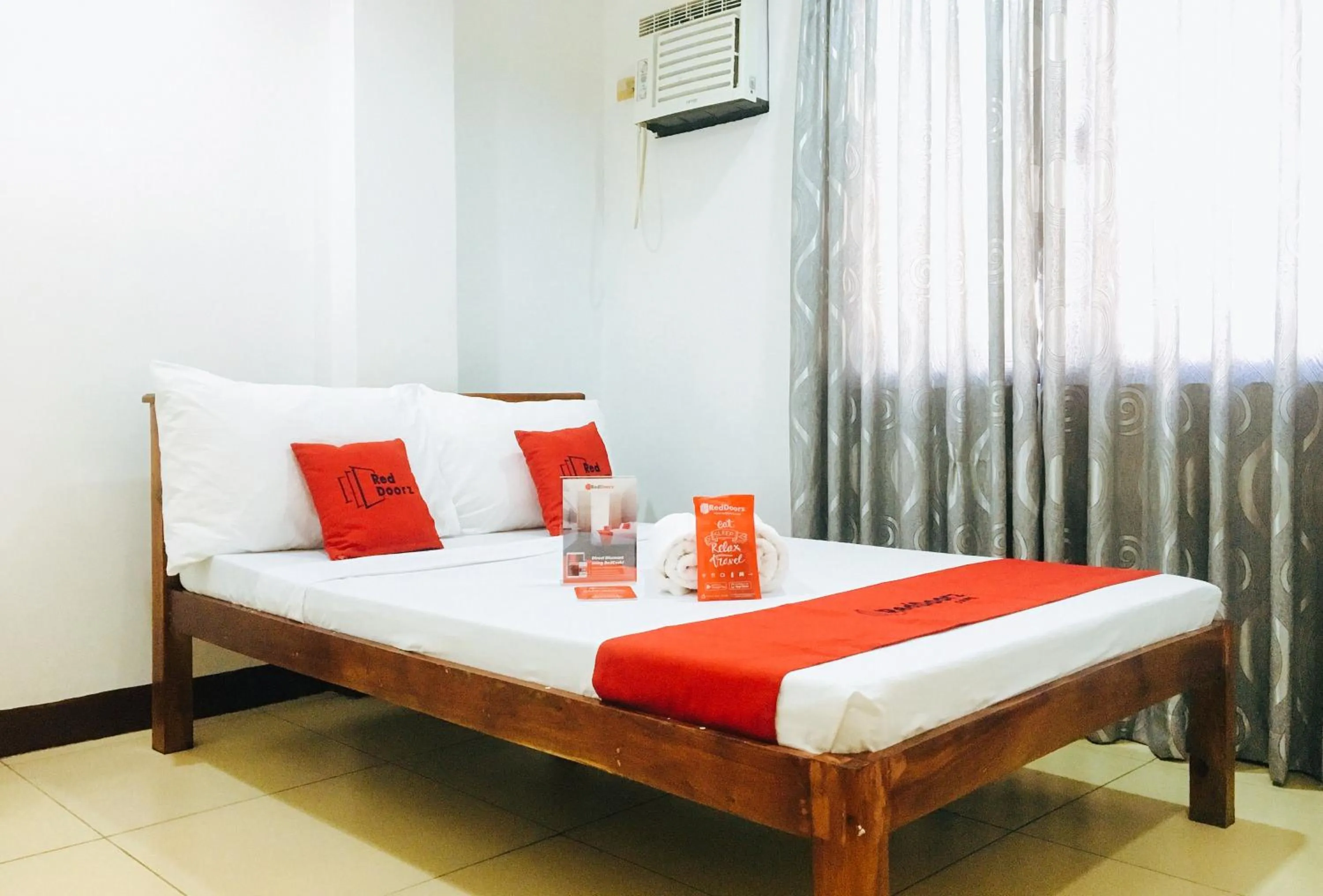 Bedroom, Bed in RedDoorz @ El Cuarto SRP Talisay