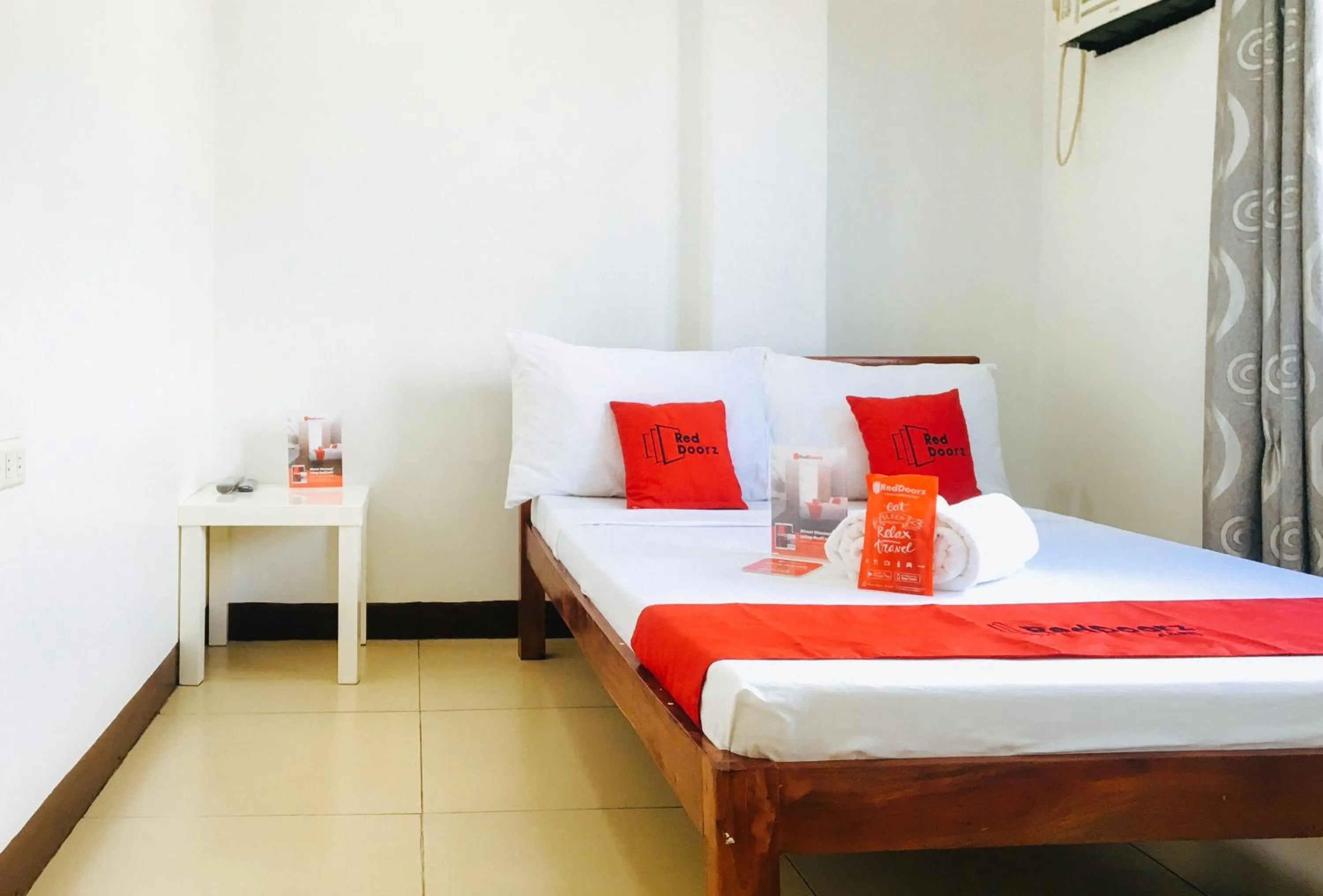 Bedroom, Bed in RedDoorz @ El Cuarto SRP Talisay