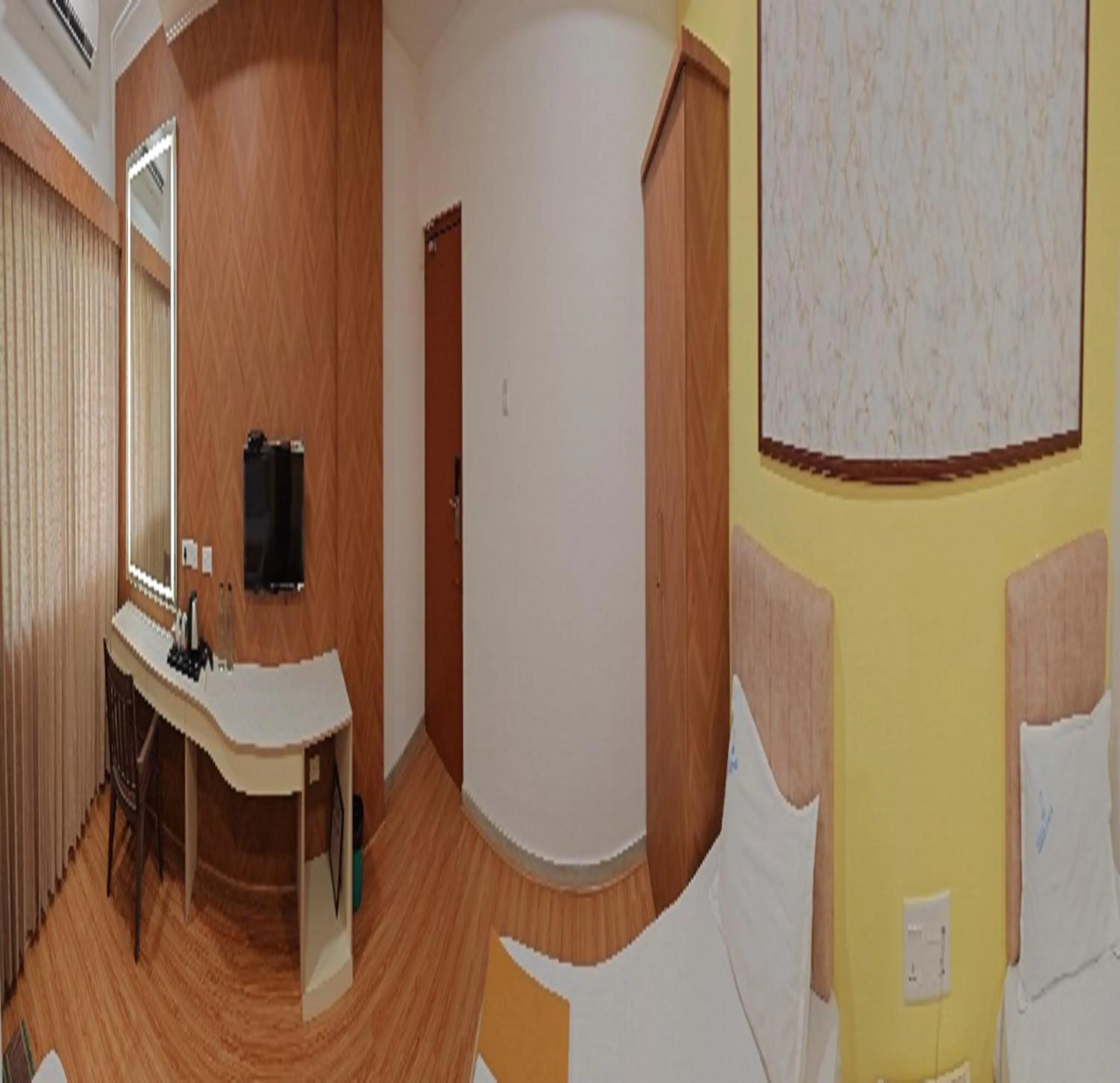 wardrobe in Hotel Geetha International