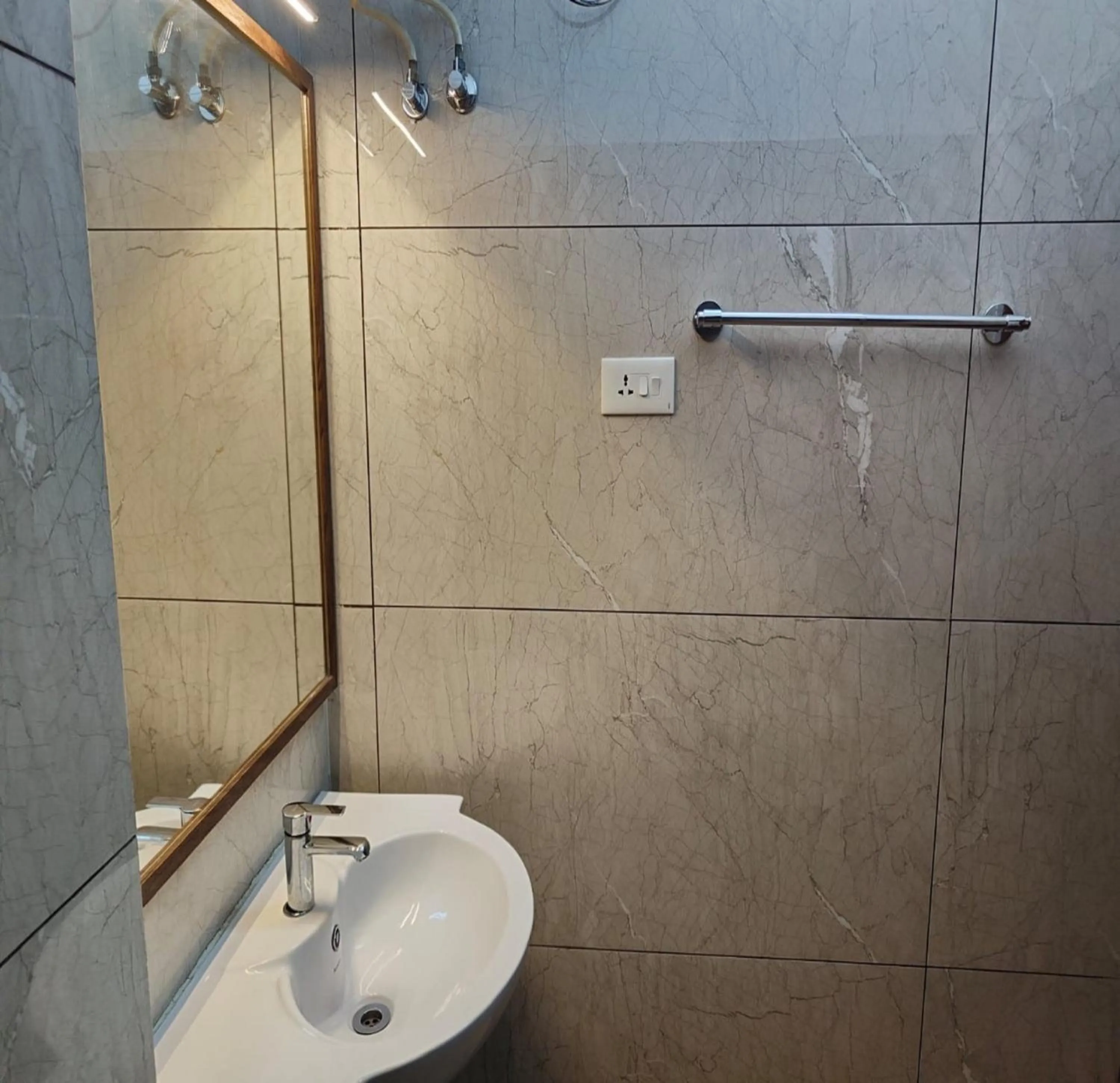 Bathroom in Hotel Geetha International