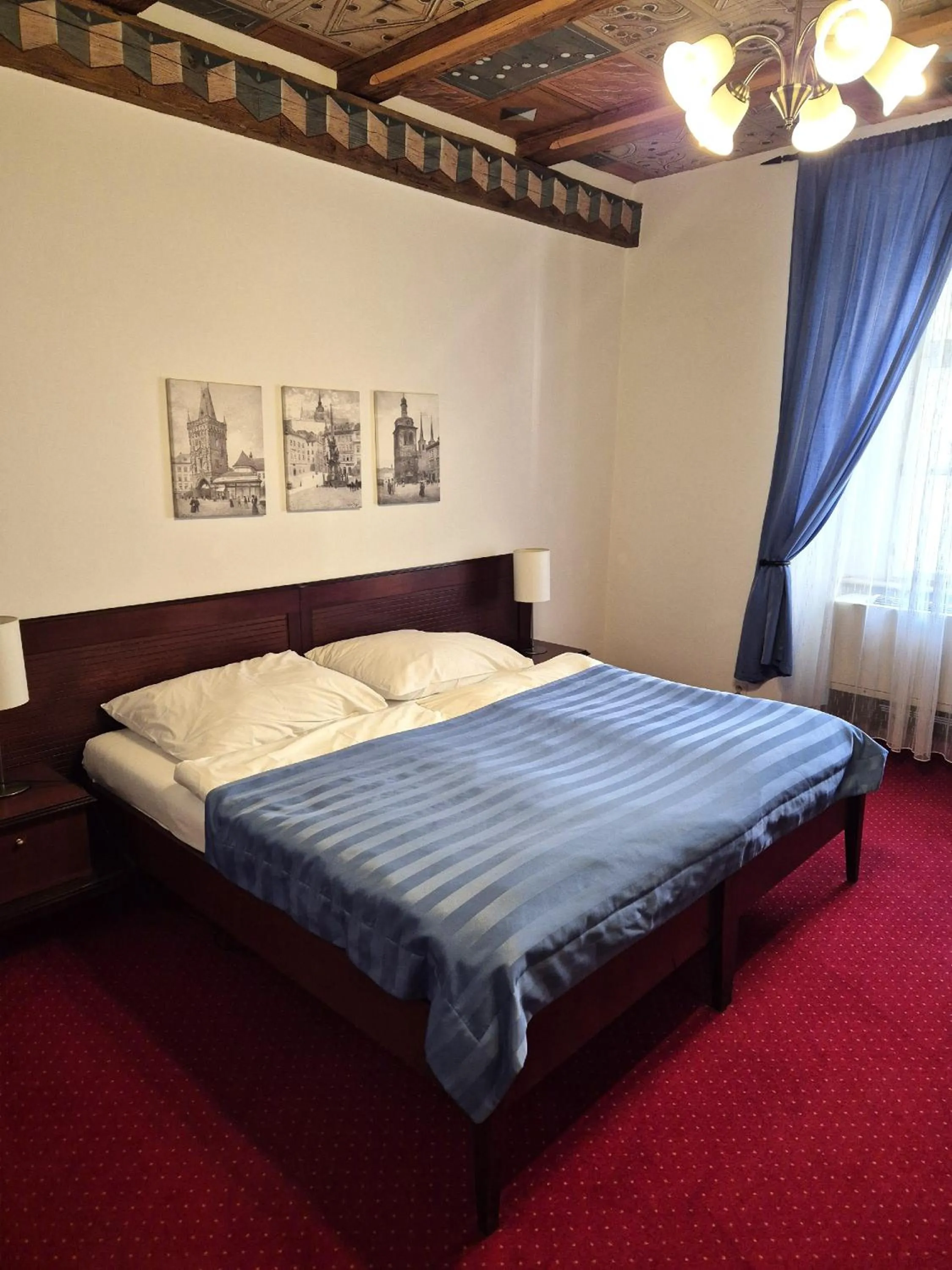 Photo of the whole room, Bed in Hotel Lippert