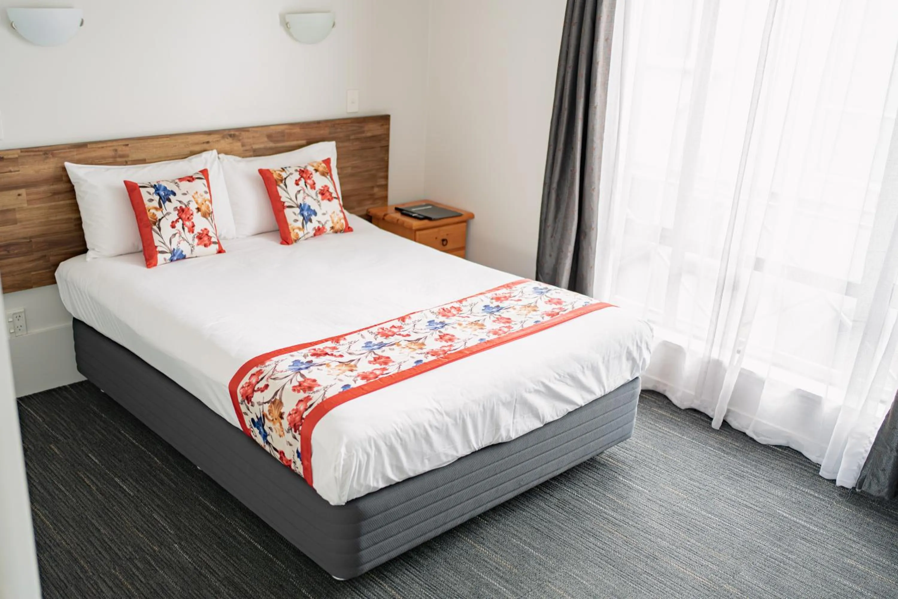 Bed in Samhil Motor Lodge