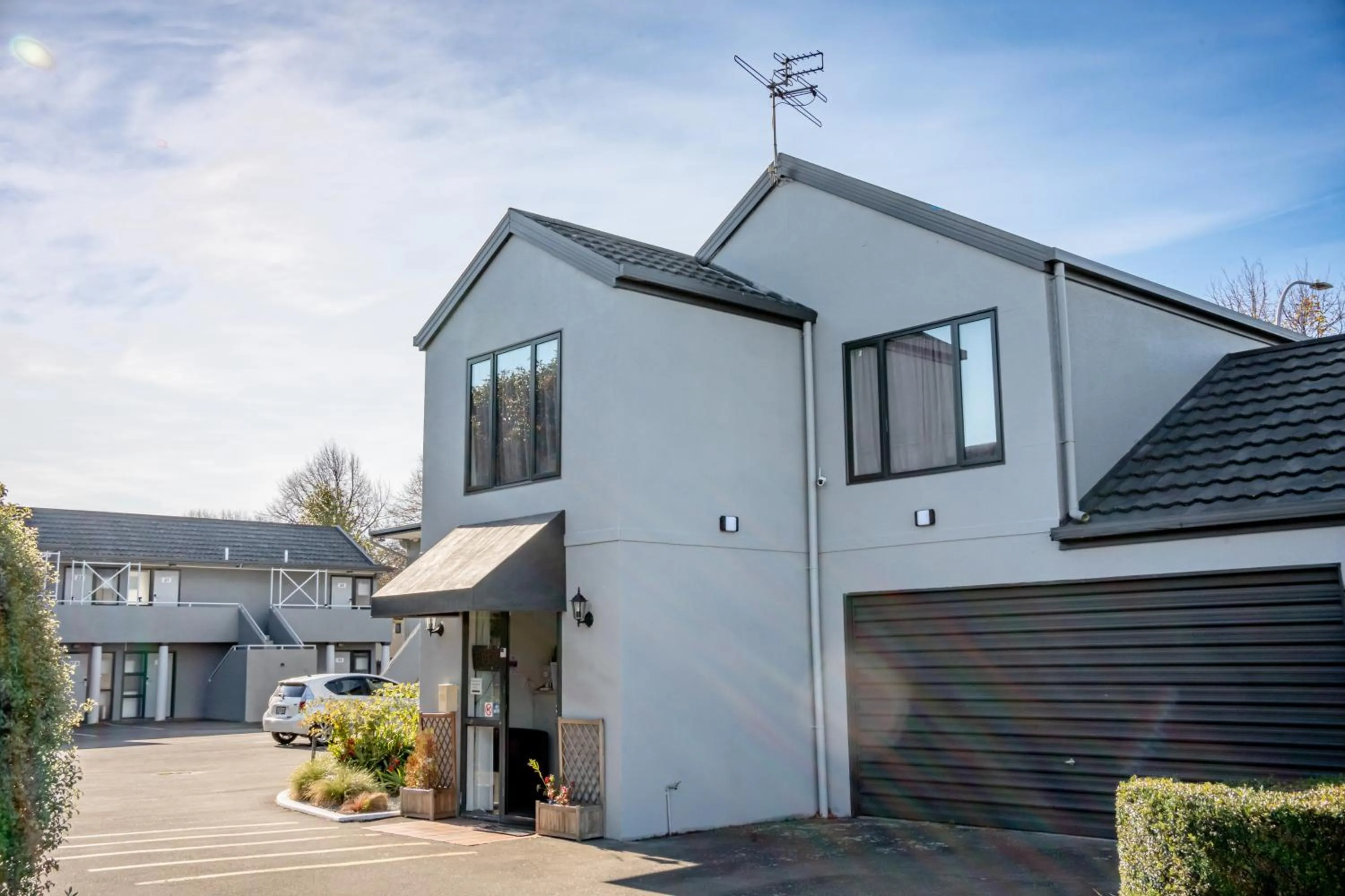 Property building in Samhil Motor Lodge