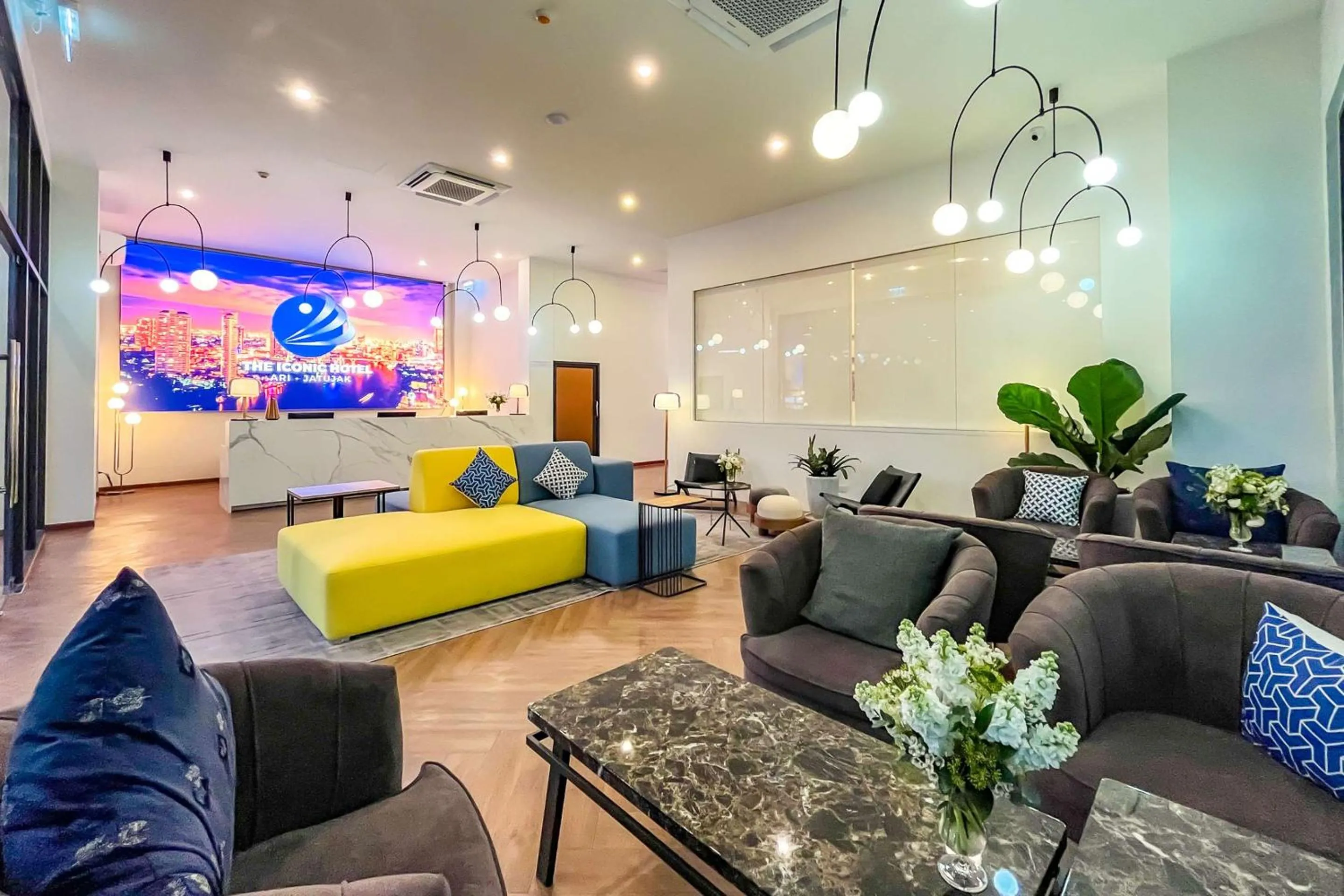 Lobby or reception in SureStay by Best Western Iconic Ari-Jatujak