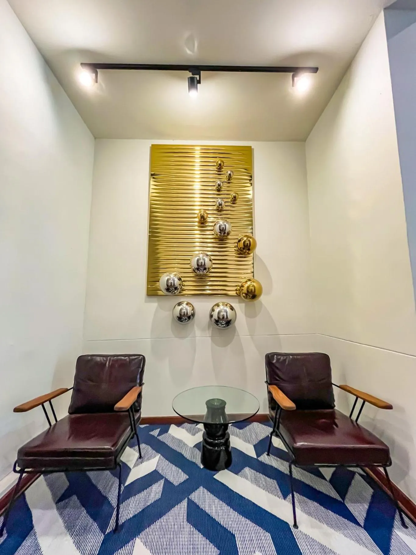 Seating area in SureStay by Best Western Iconic Ari-Jatujak