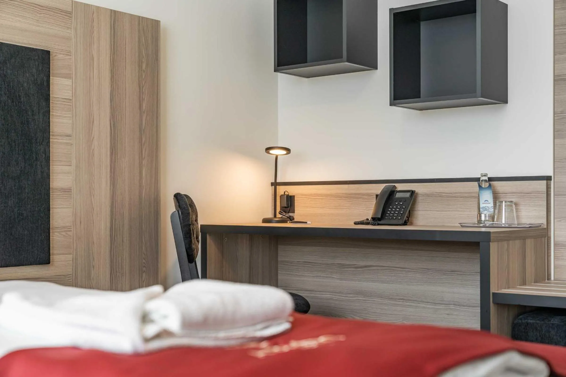 Seating area, Bed in Abasto Hotel Dachau