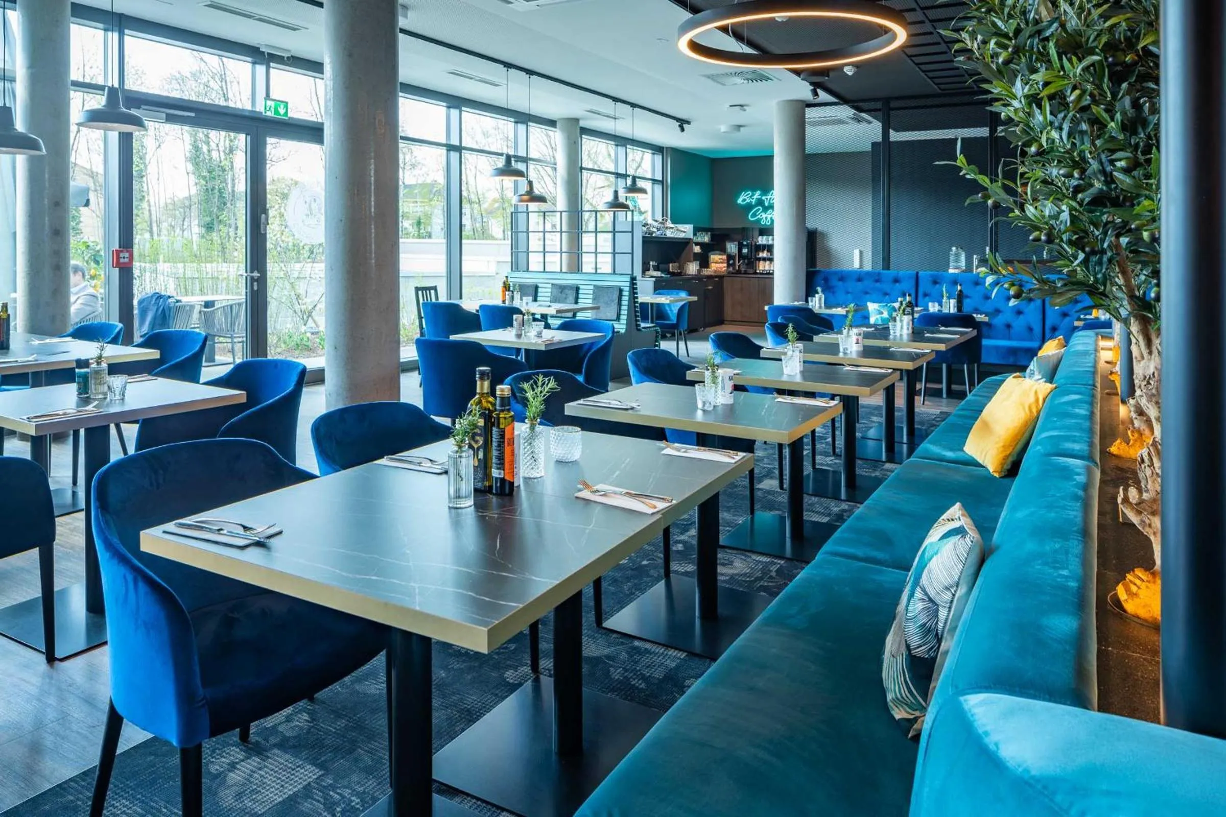 Restaurant/places to eat in Abasto Hotel Dachau