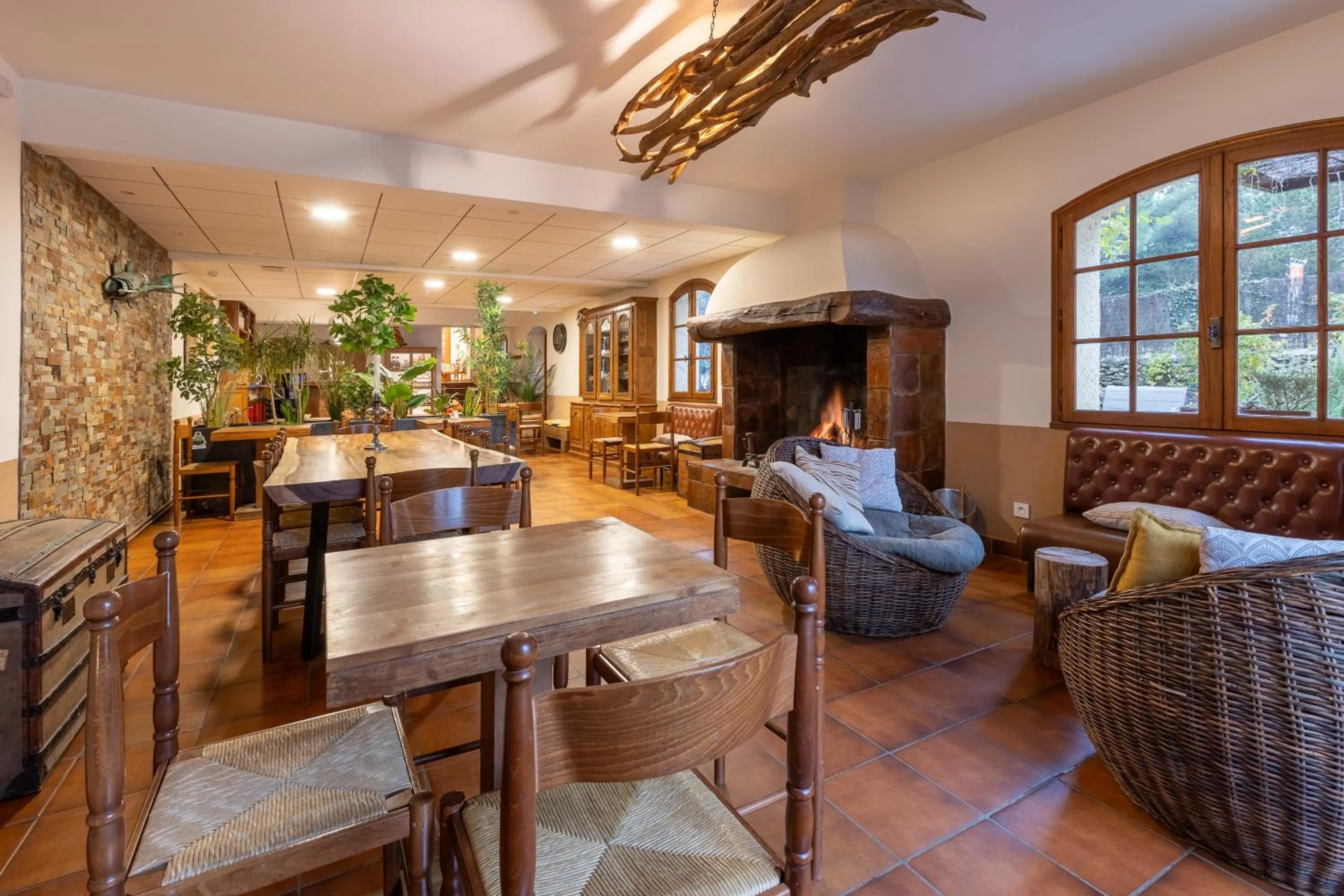 Restaurant/places to eat in L'Interlude