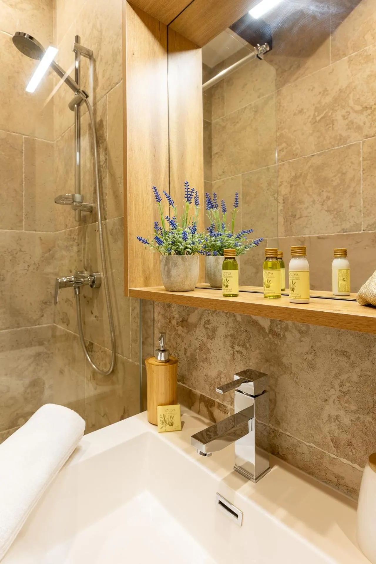 Bathroom in L'Interlude