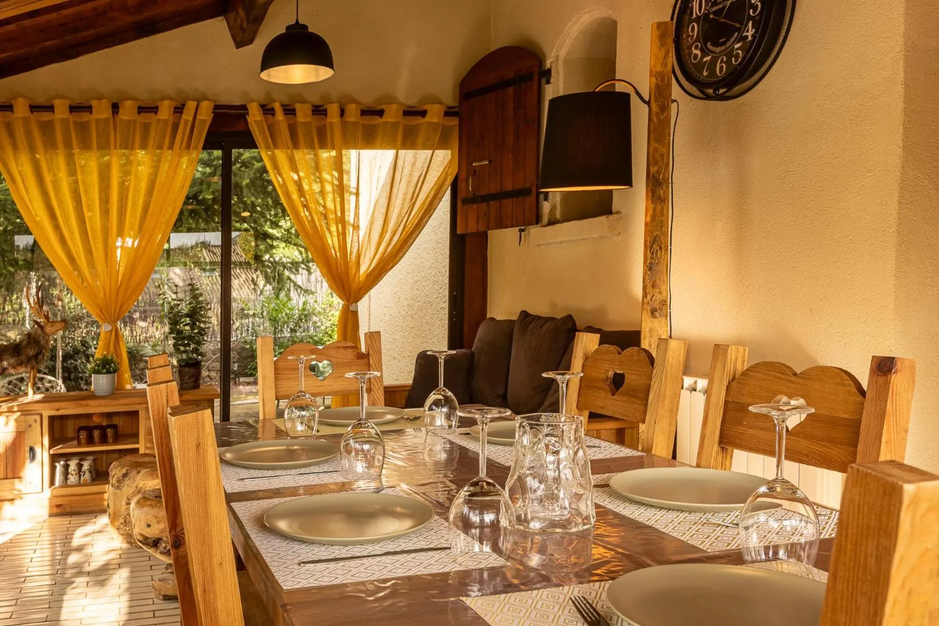 Seating area in L'Interlude