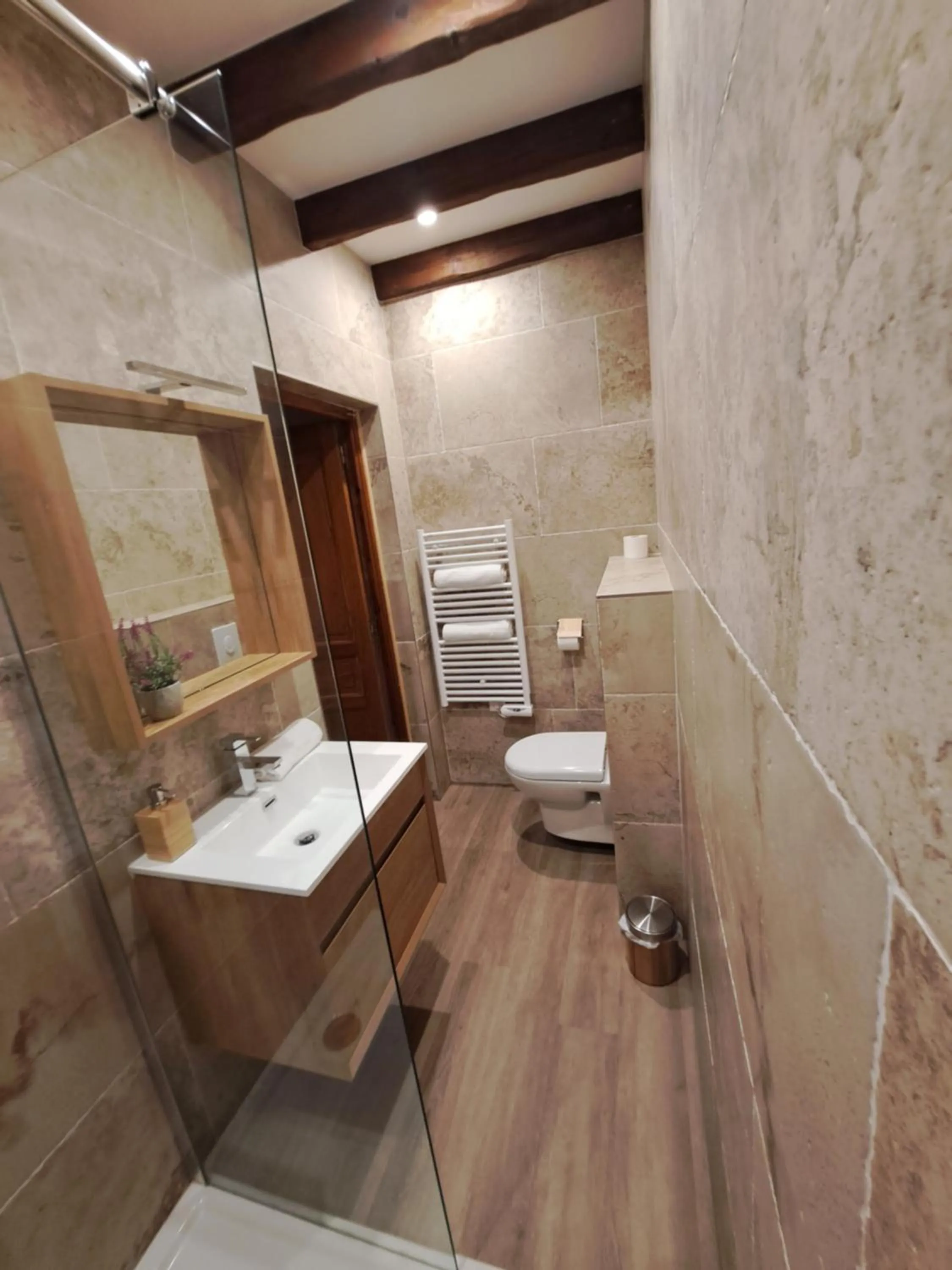 Bathroom in L'Interlude